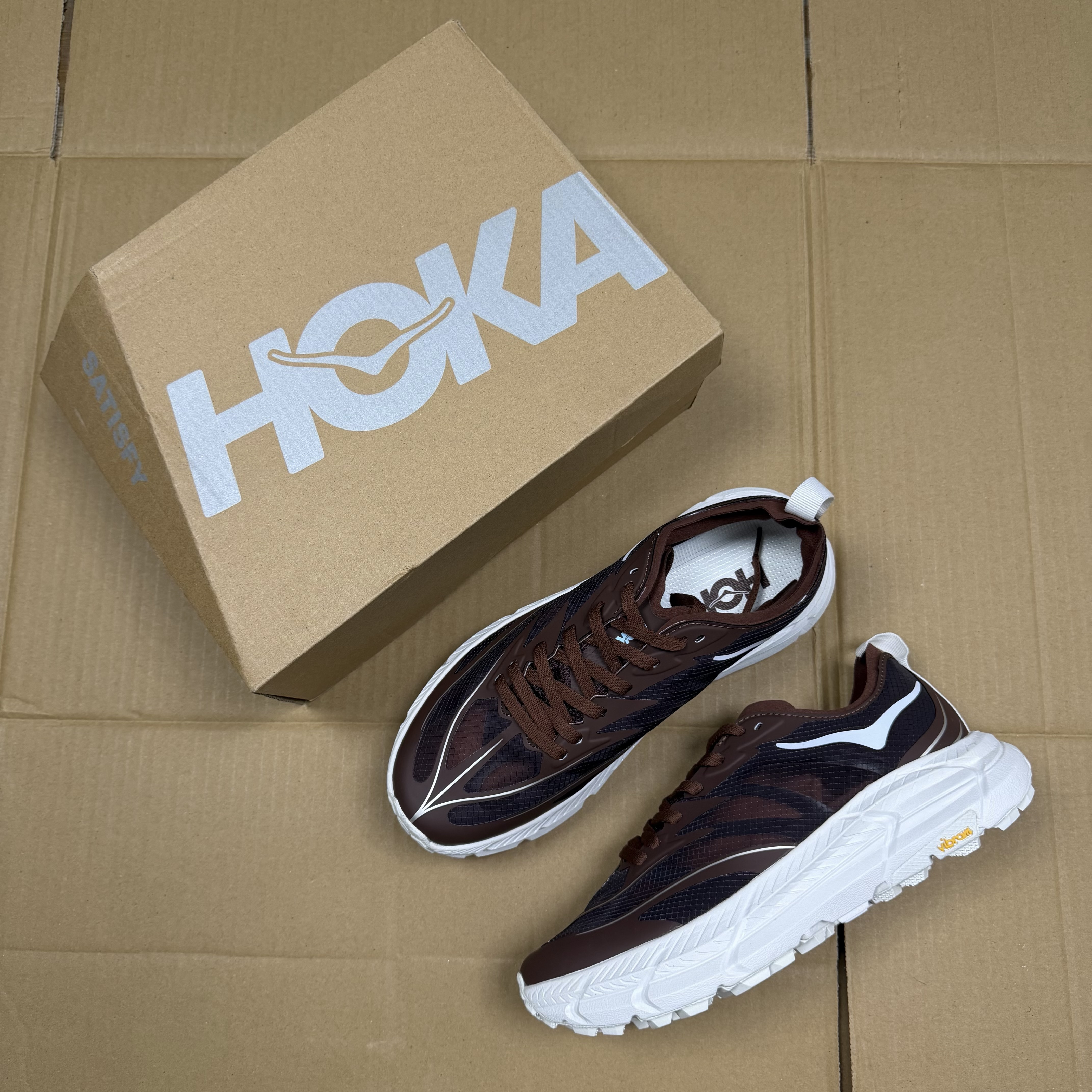 HOKA Restore TC