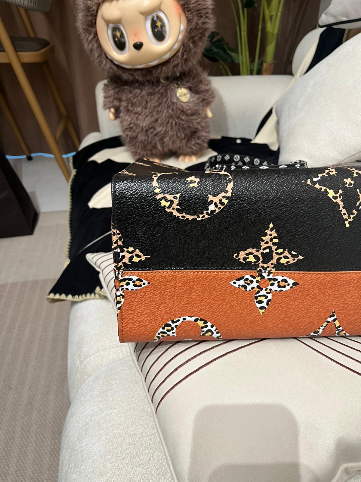 Lv On The Go GM Leopard 2 Way Tote NFC  100%Authentic, 98%New ✅Dust bag