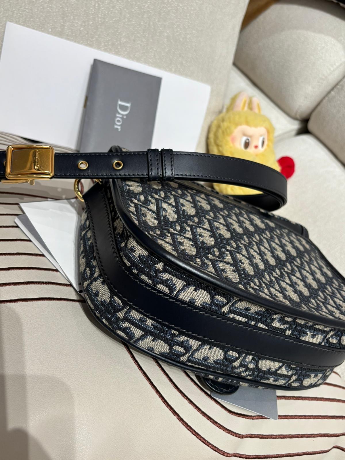 Dior Bobby medium, oblique 100%Authentic ,98%new ✅ 收據✅證書✅dust bag  📣專門店售價 $29,500📣
