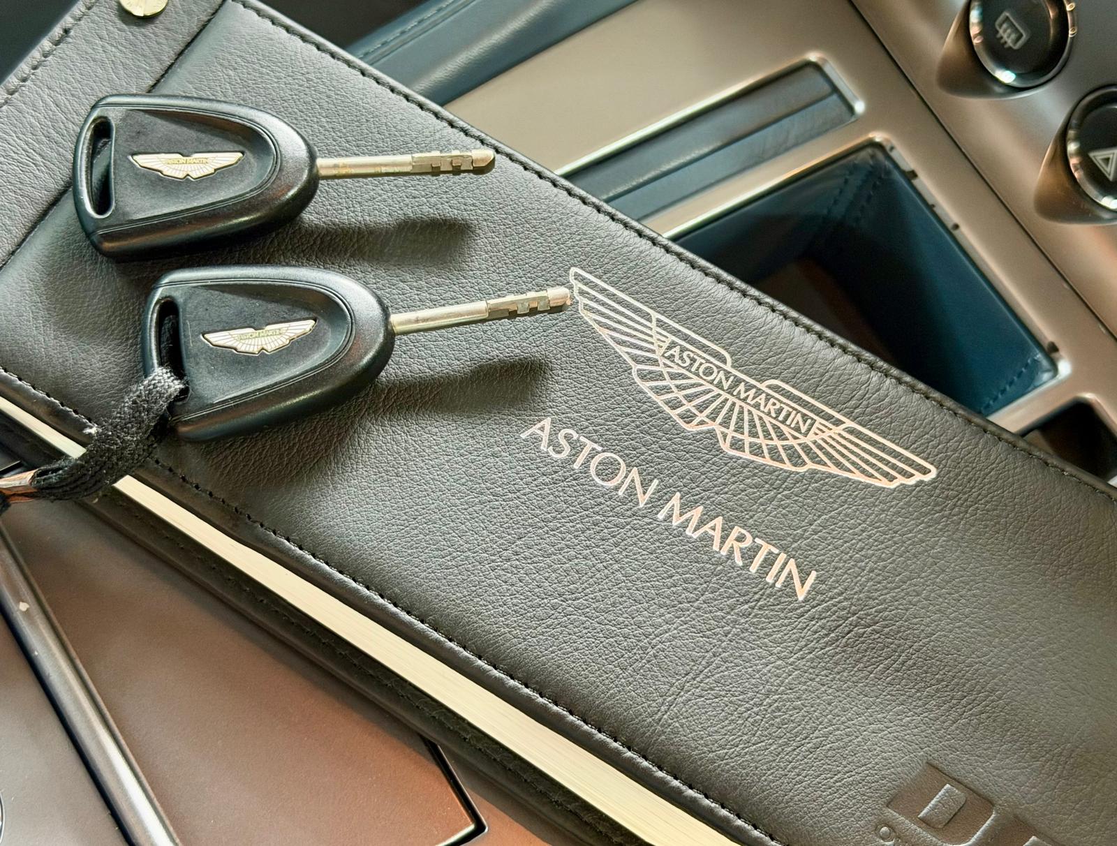 Aston Martin DB9 2004