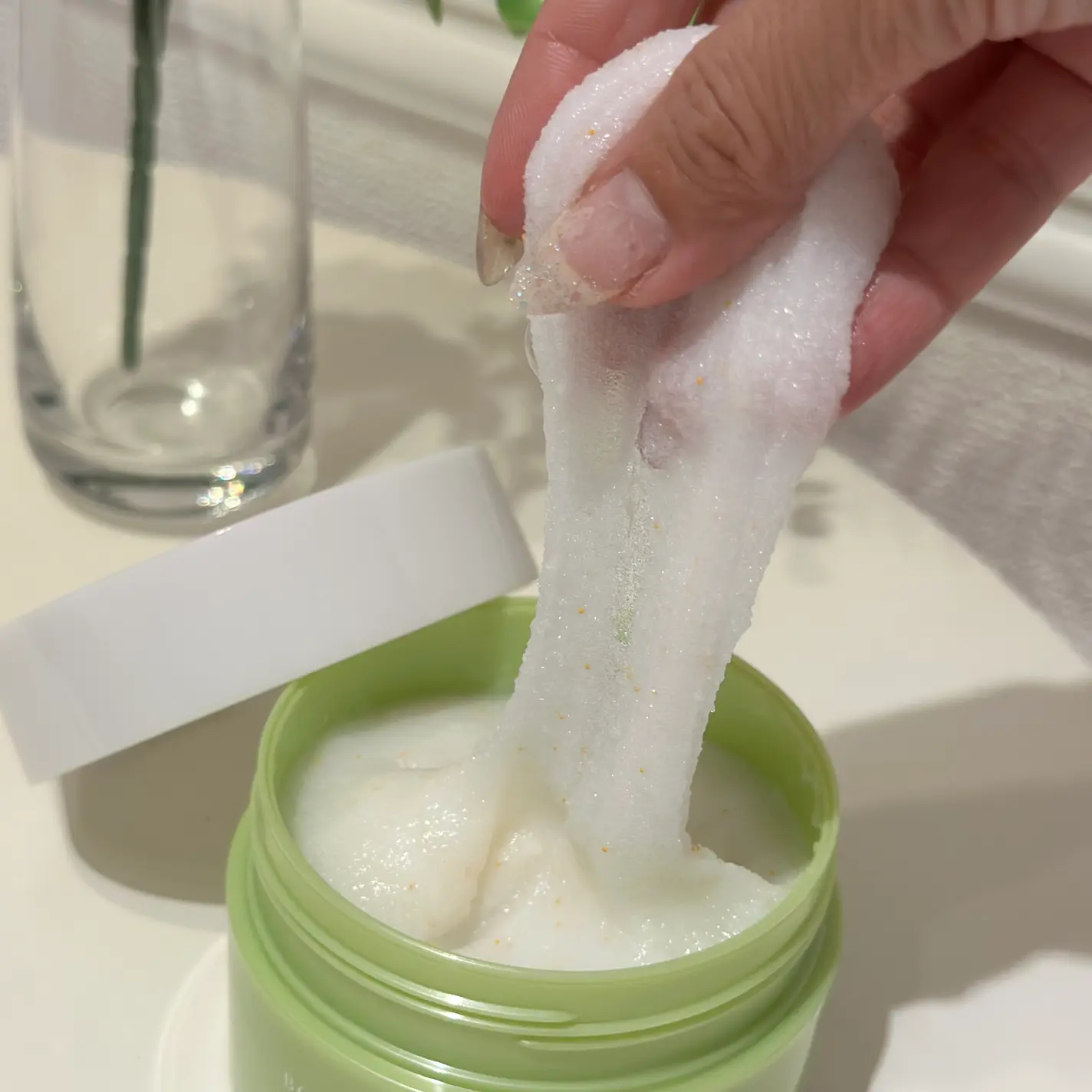 【✨️日本 🇯🇵 TBC Body Scrub Soap Pear 年糕拉絲身體磨砂膏 (西洋梨與小蒼蘭🍐)✨️】 300g   