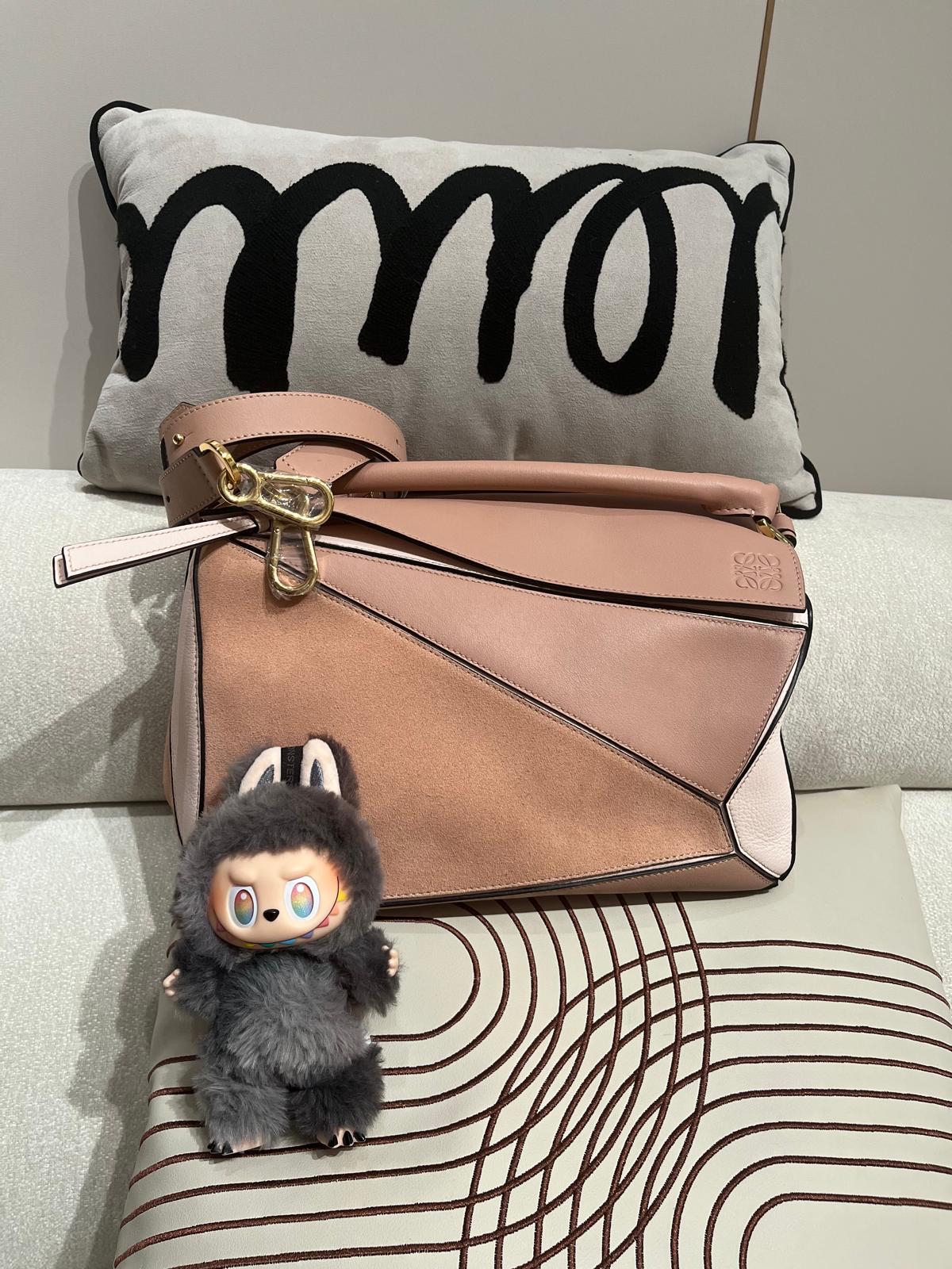 Loewe Puzzle medium calfskin,100%Authentic, 99%new ✅tap ✅booklet✅肩帶 ✅dust bag