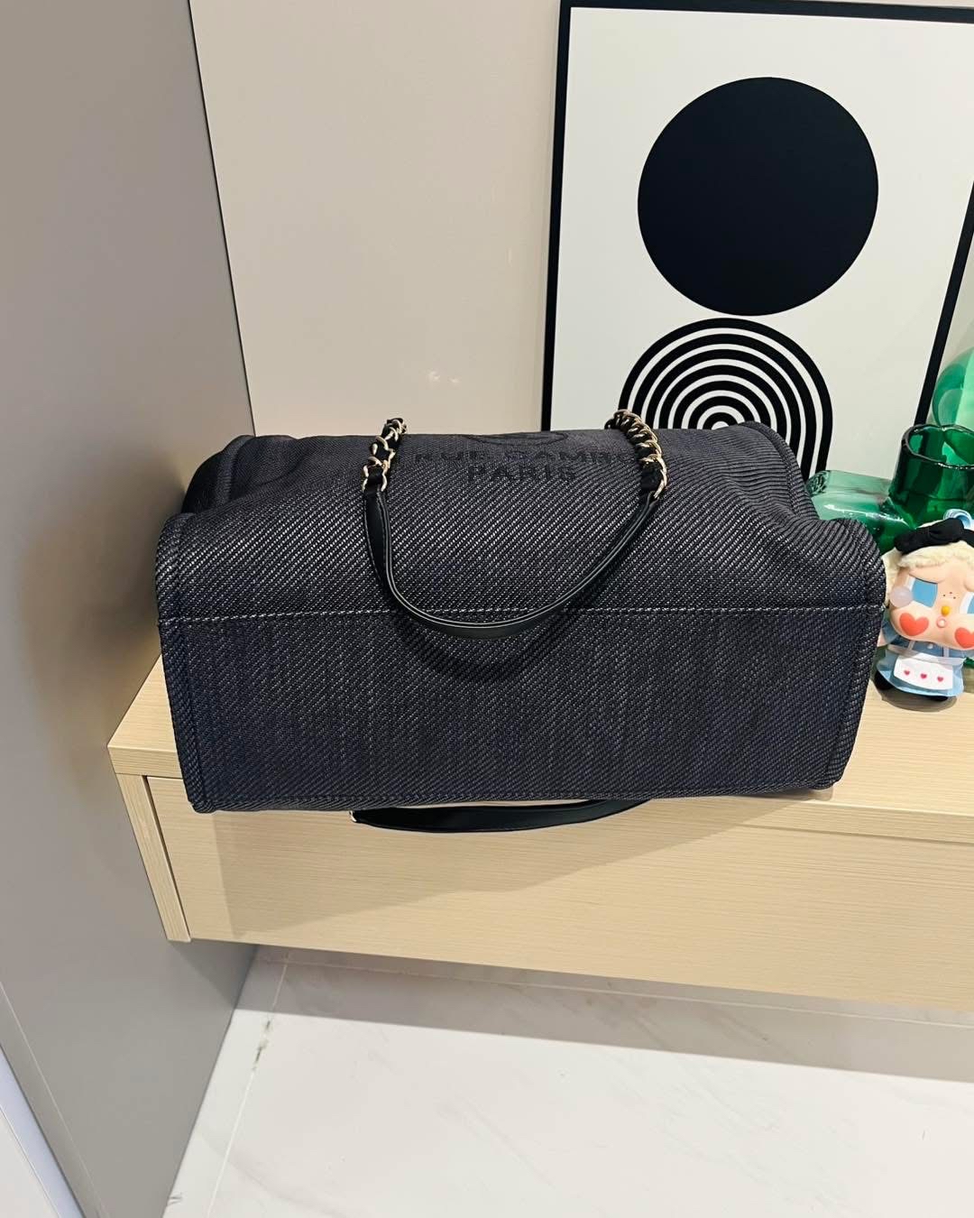 Chanel Deauville tote bag  100%Authentic, 98%new ✅香港專門店收據✅card✅dust bag✅box