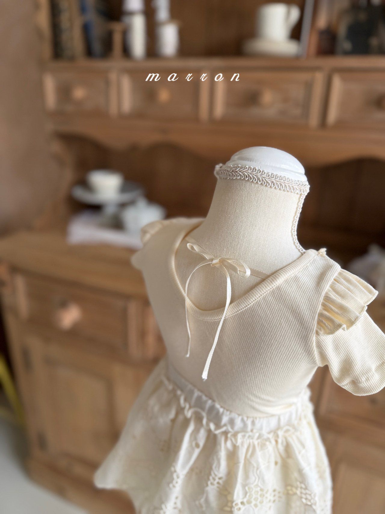 AW4228 Top