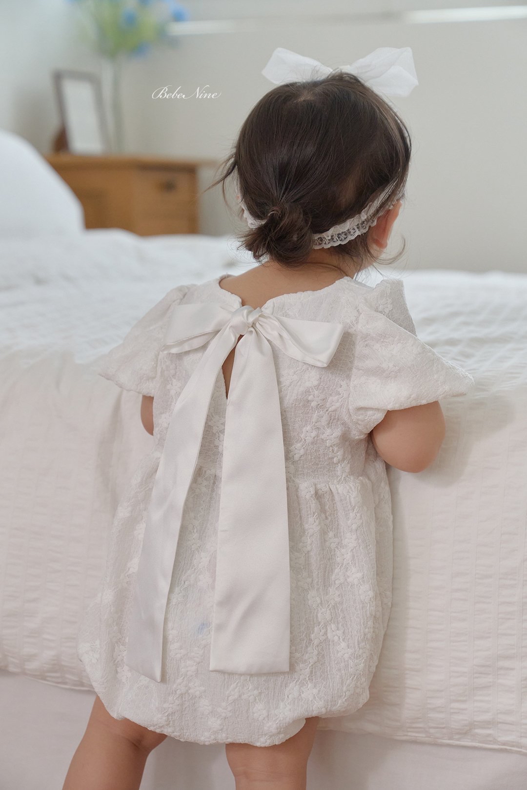 ☀️預訂 韓國直送☀️🇰🇷Bebenine兩色花朵提花後背大絲帶短袖包屁衣