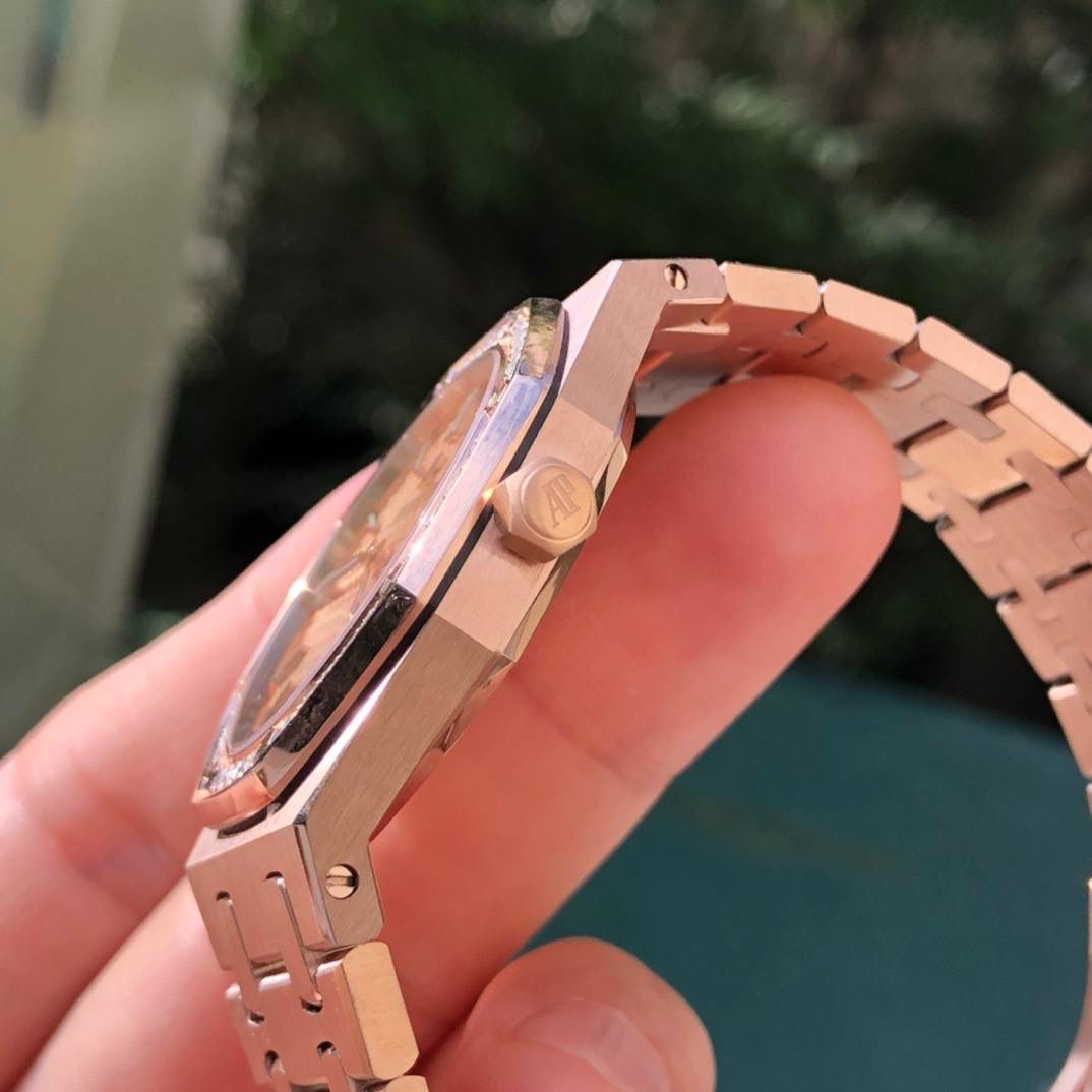 爱彼皇家橡树系列女士腕表，玫瑰金镶钻奢华腕表