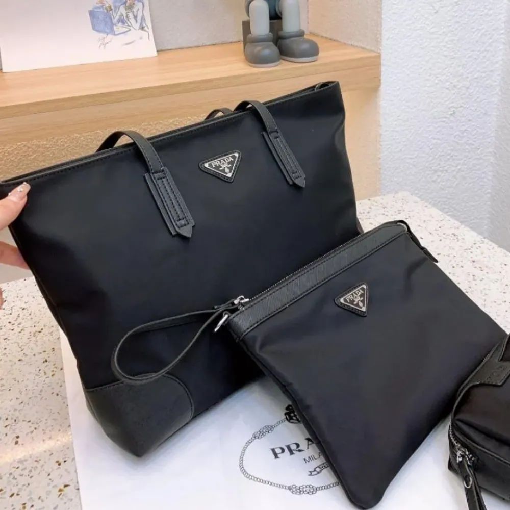 $210套。P*rada Tote set限定贈品三件套