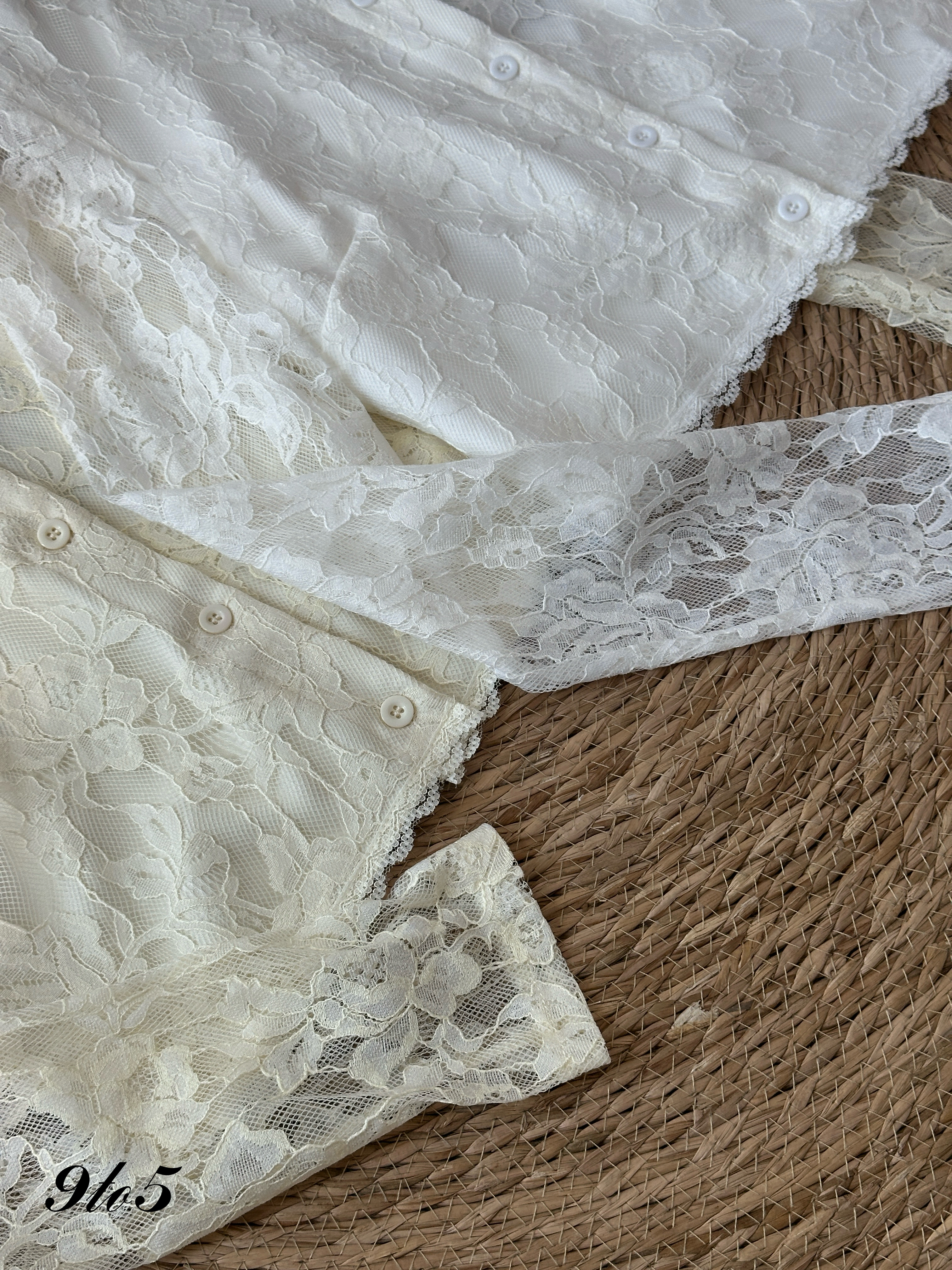 T4032 Cropped Long Sleeve Lace Top - 4 Colors