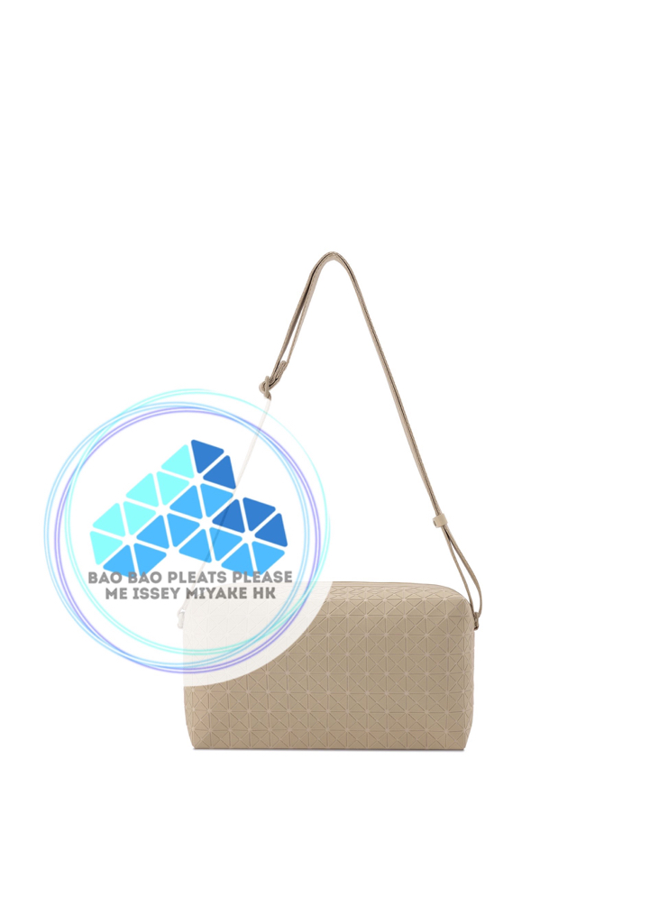 Kuro 相機包型斜孭袋saddle crossbody bag beige米色