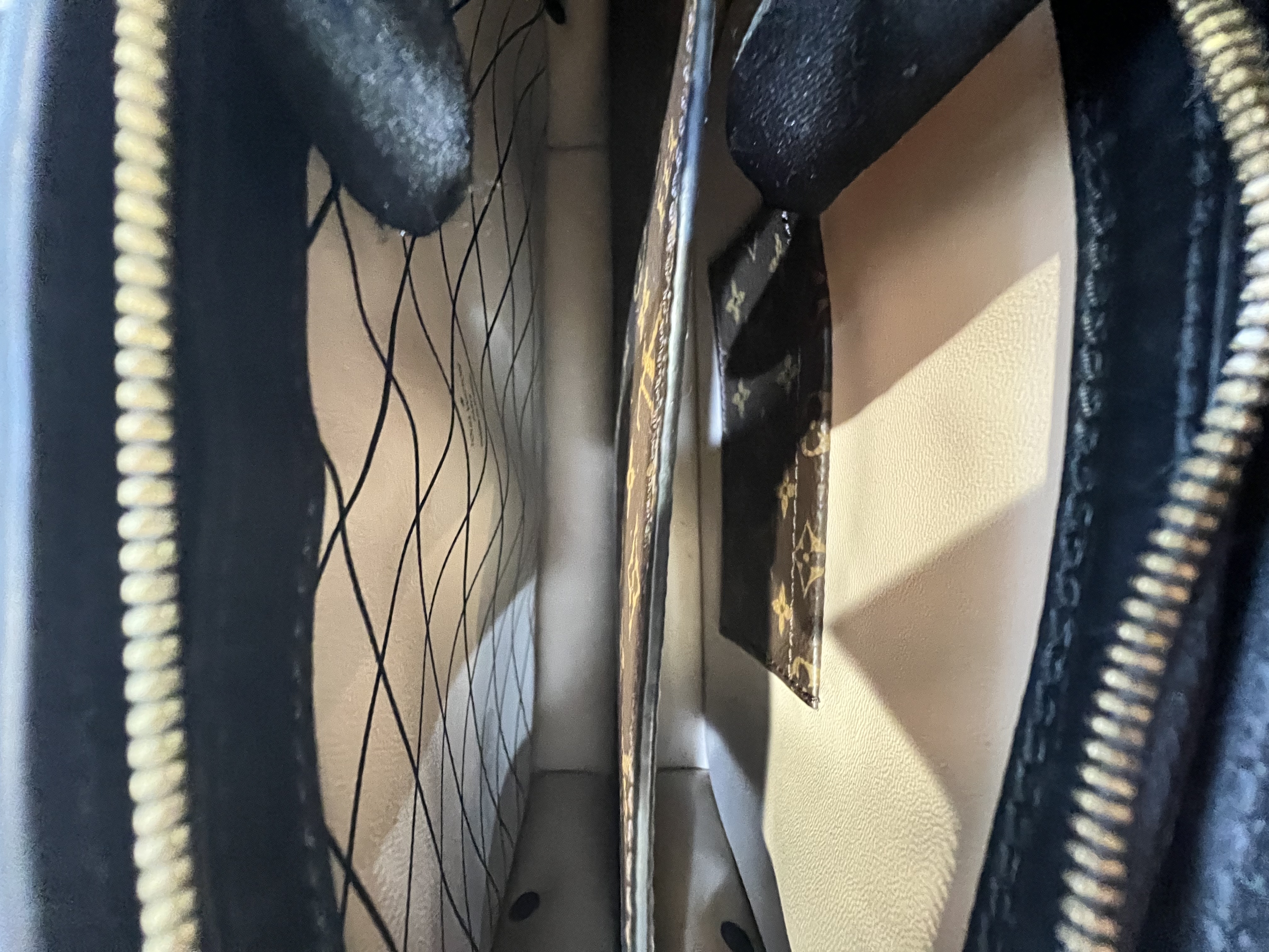 Pre-Owned Louis Vuitton Monogram Reverse Trunk Clutch / Product Code:26041111