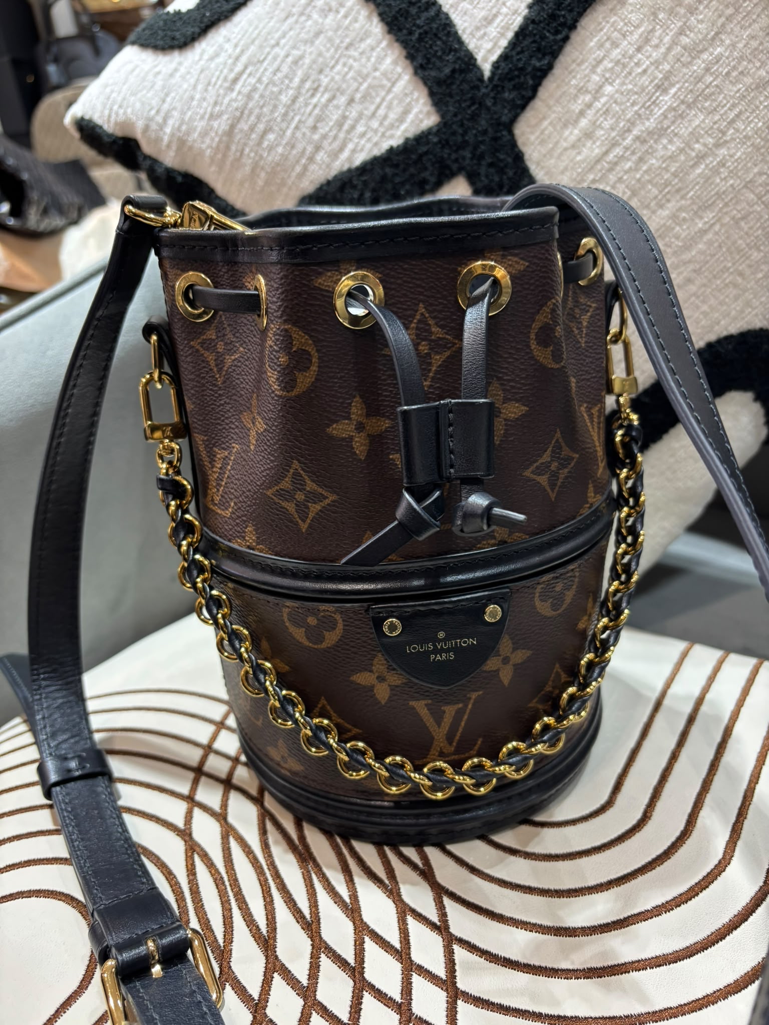 Lv canoe bucket bag M83480 Canoé 100%Authentic,92%new nfc✅dust bag