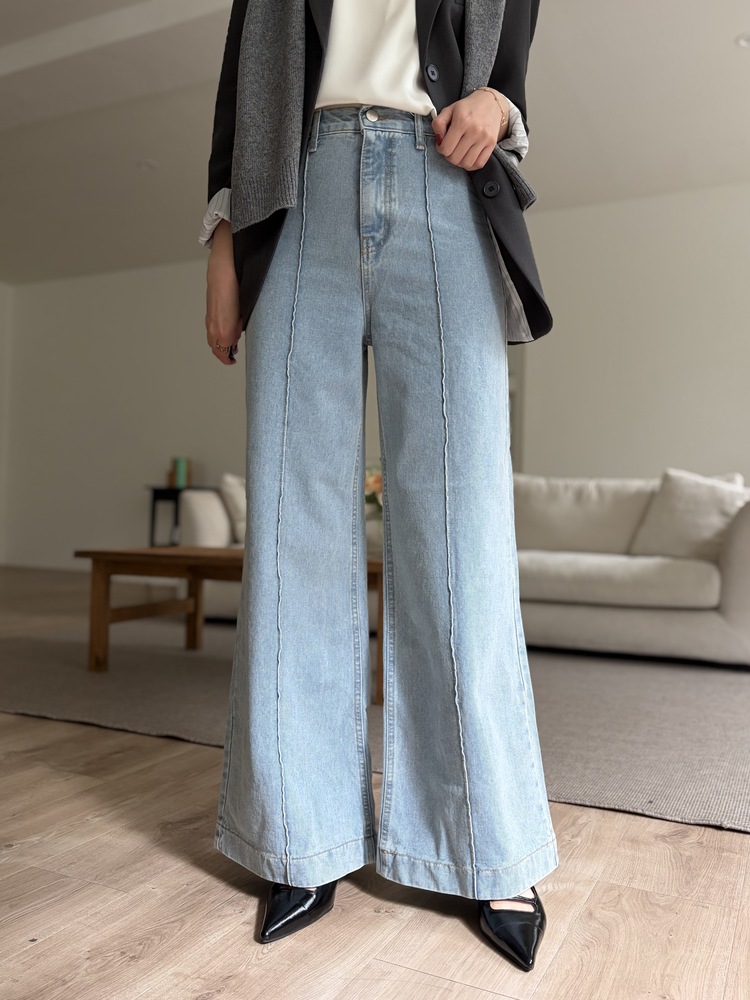 The Seamline Wide-Leg Jeans