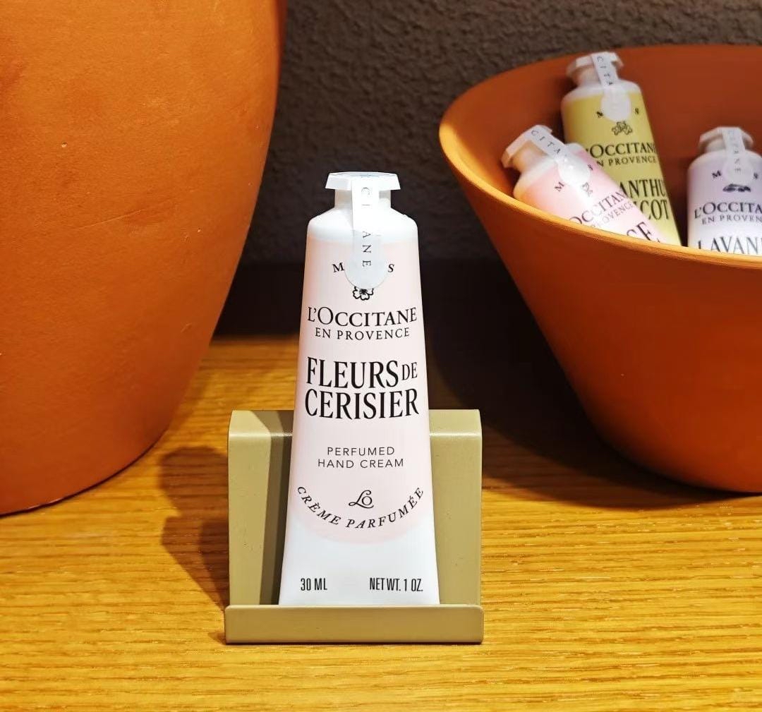 新版 🆕 L'occitane FLEURS DE CERISIER 🌸 櫻花潤手霜 30ml *1套2支