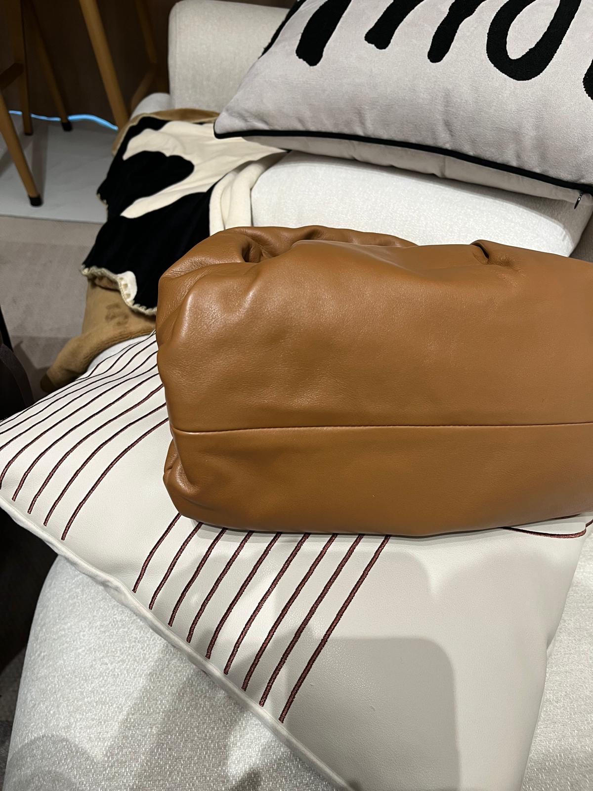 BOTTEGA VENETA BV The Shoulder Pouch leather gathered hobo 雲朵包 ,100%Authentic ,98%new✅dust bag