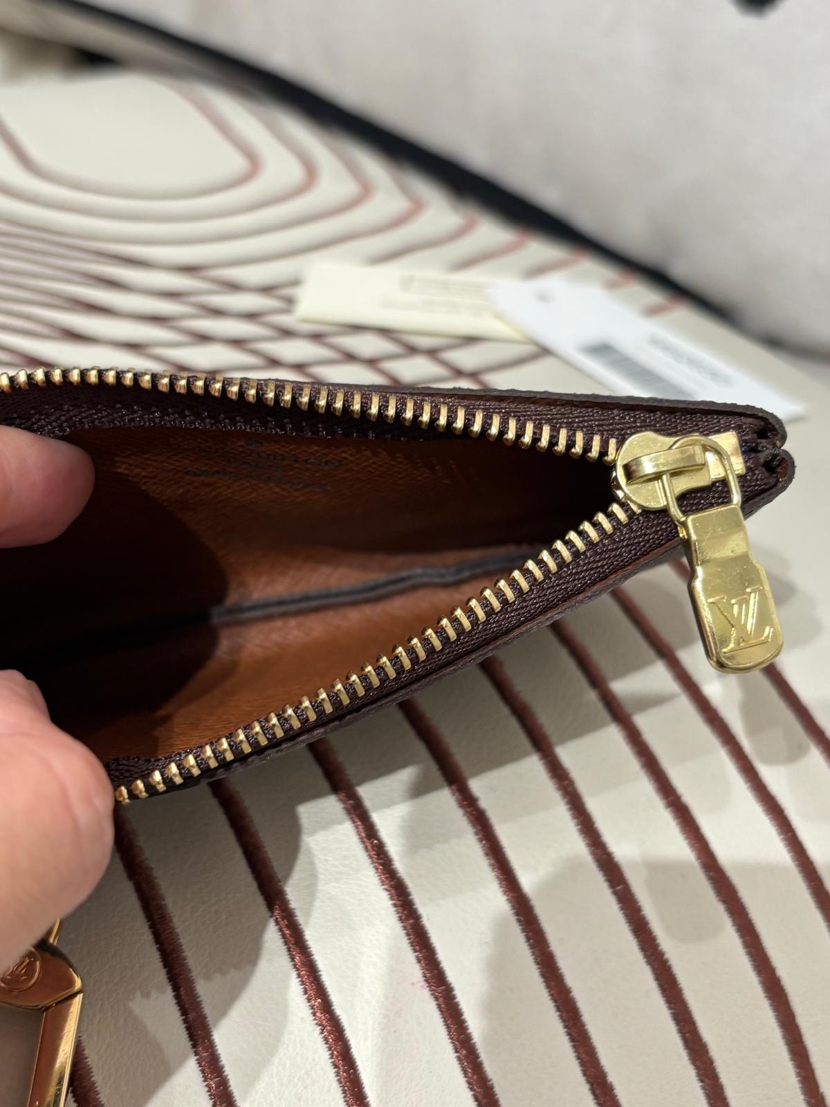 LV Key Holder & Coin Case Monogram 100%Authentic, 98%New