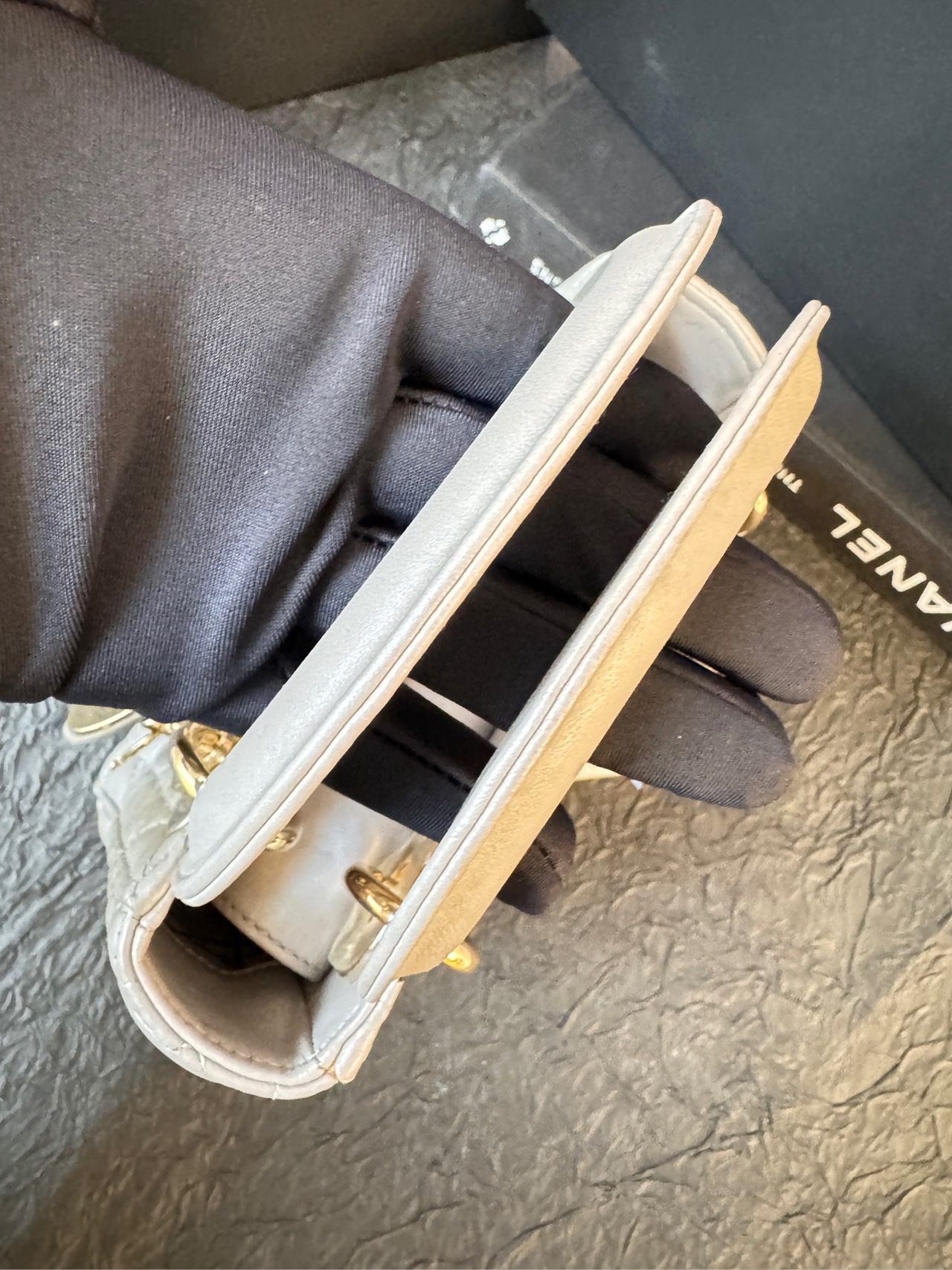 【預訂貨品】Dior 珠光灰羊皮mini戴包