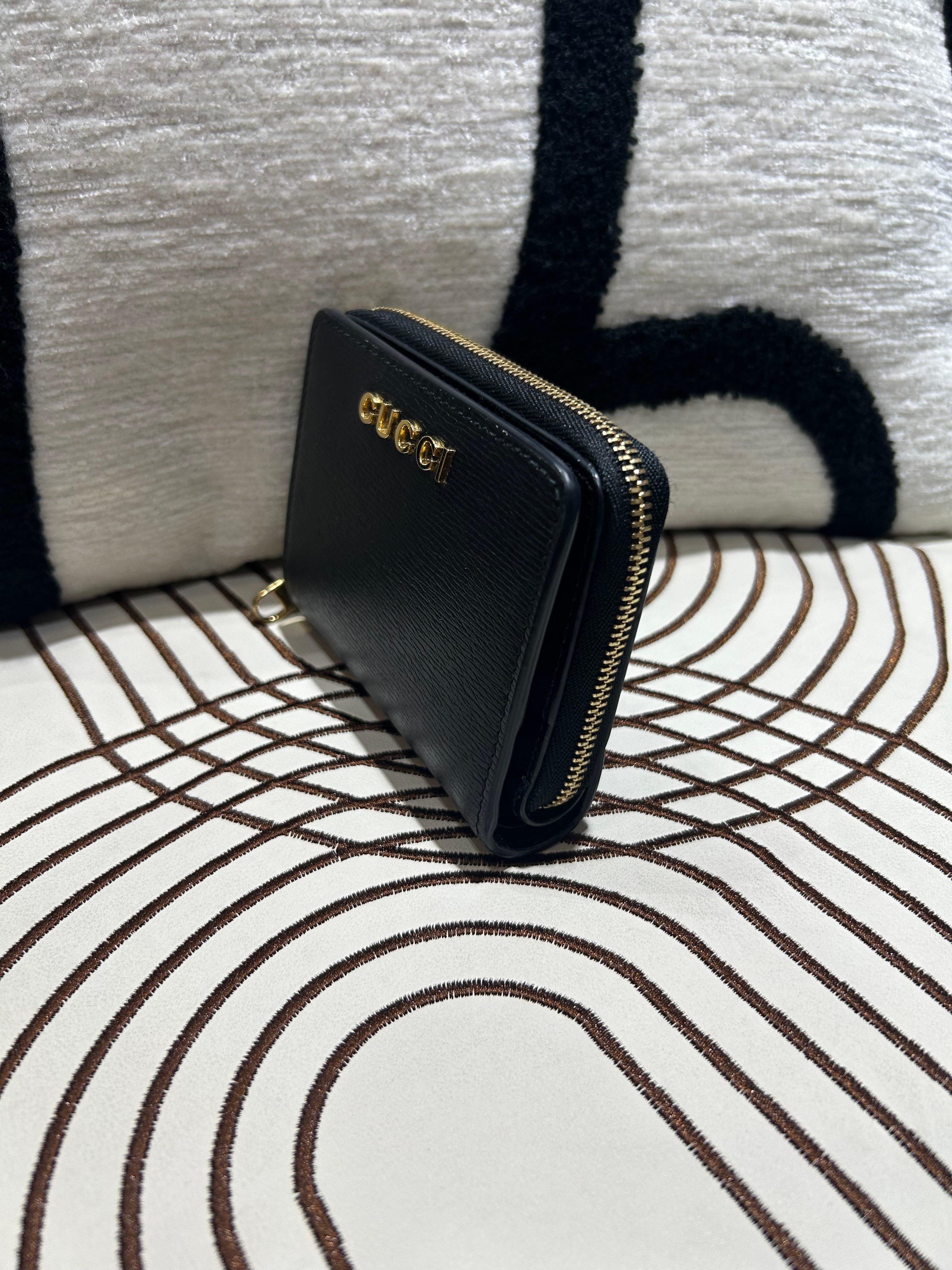 Gucci Short Wallet 黑色金扣牛皮 100%Authentic, 99%New