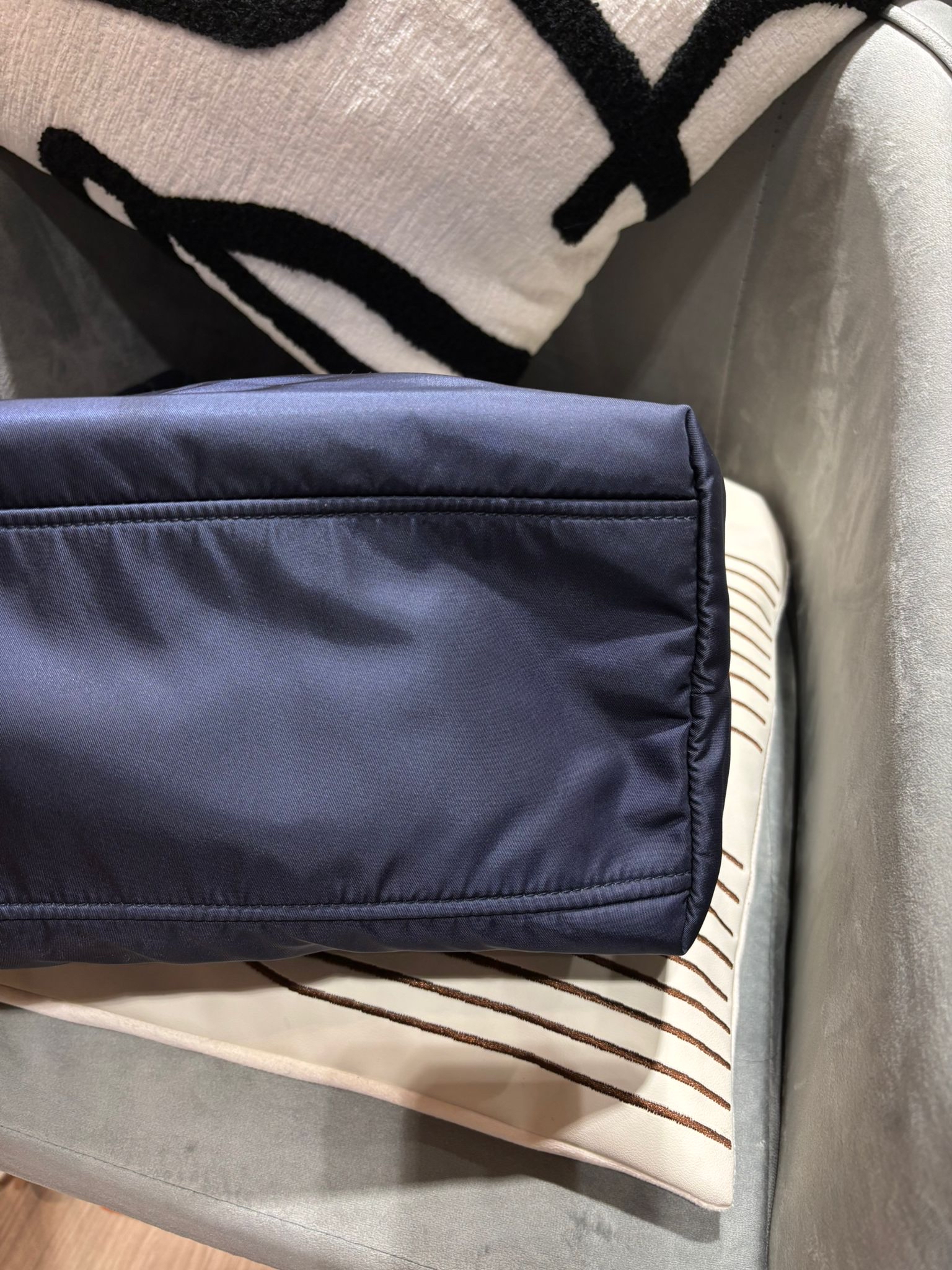 Prada Re-Nylon Tote Bag Navy 1BG052 100%Authentic, 98%New ✅NFC
