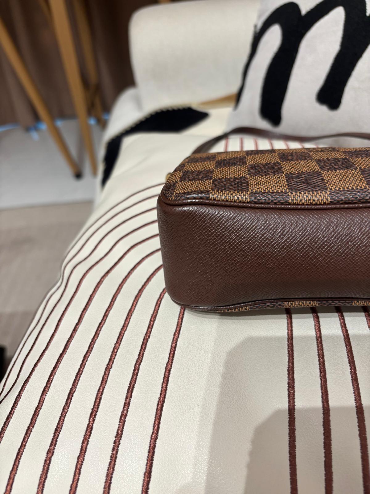 Lv Trousse Pochette zip pouch shoulder bag 100%Authentic, 95%new