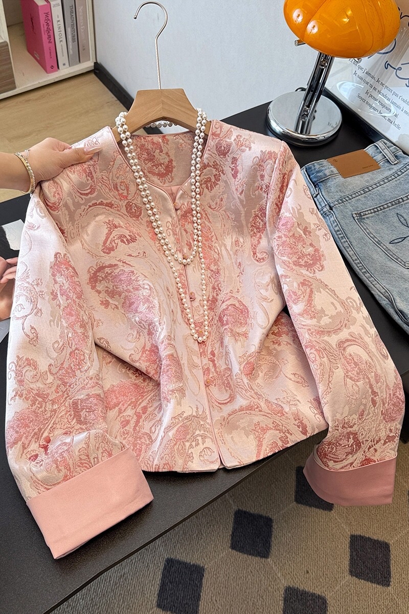 B134(0133) 新中式唐装巴洛克花纹提花桃心领前排珠子粉外套上衣