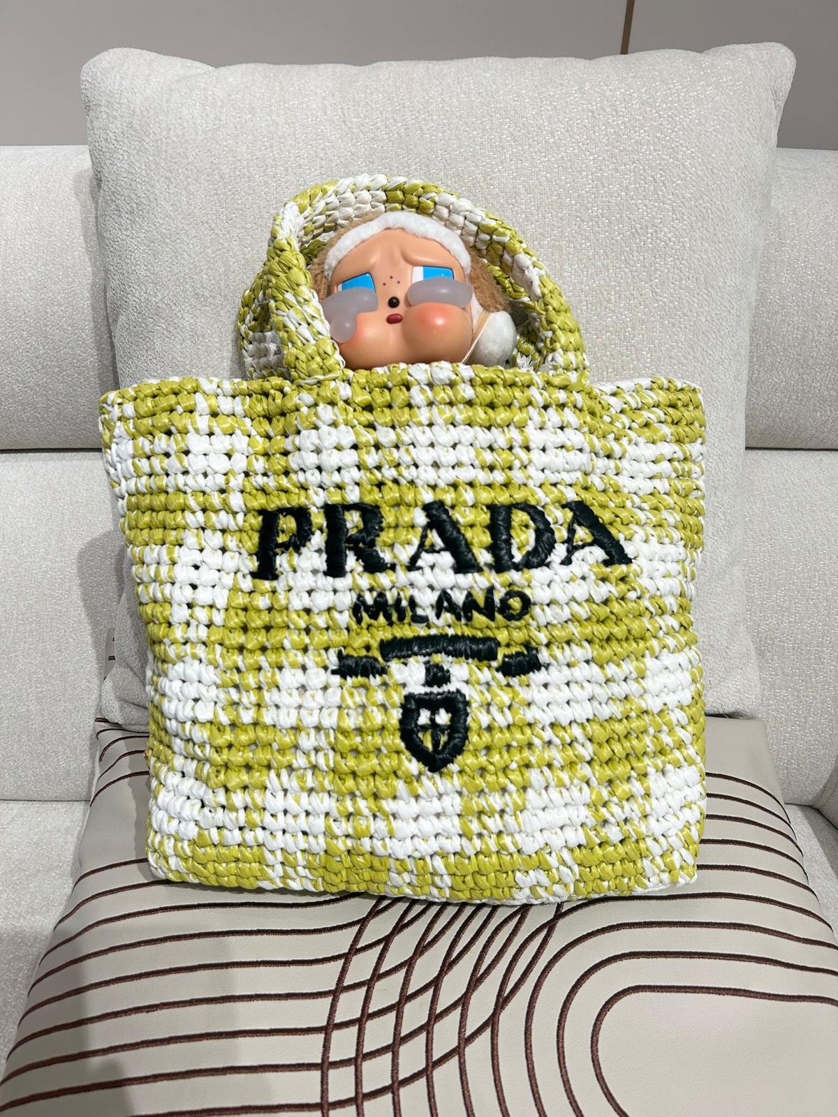 Prada Raffia bag 100%Authentic, 98%new ✅dust bag