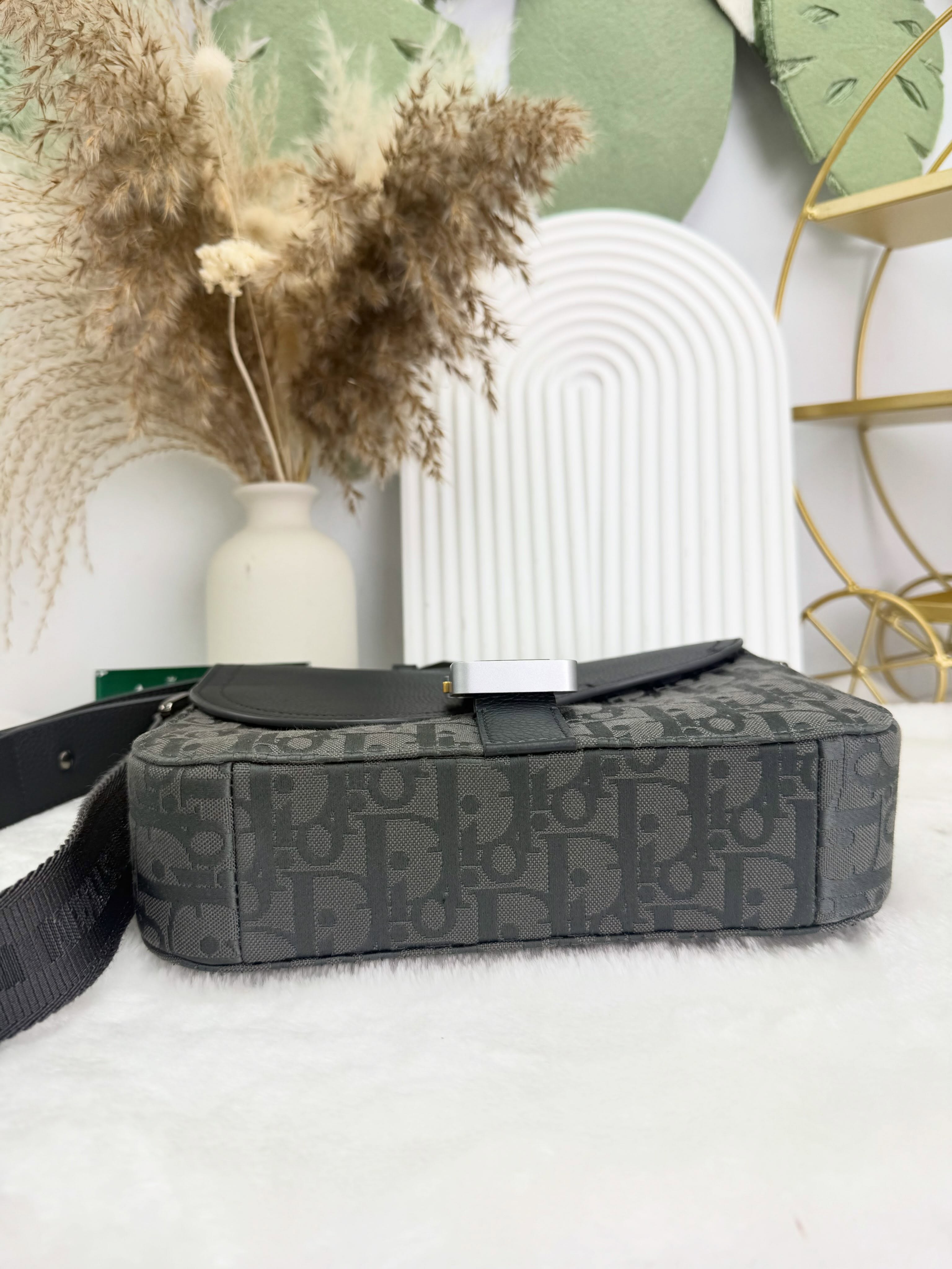 Dior👜 PRE OWNED 🛍️💙灰黑老花郵差包 tu size 全套有單 🖤