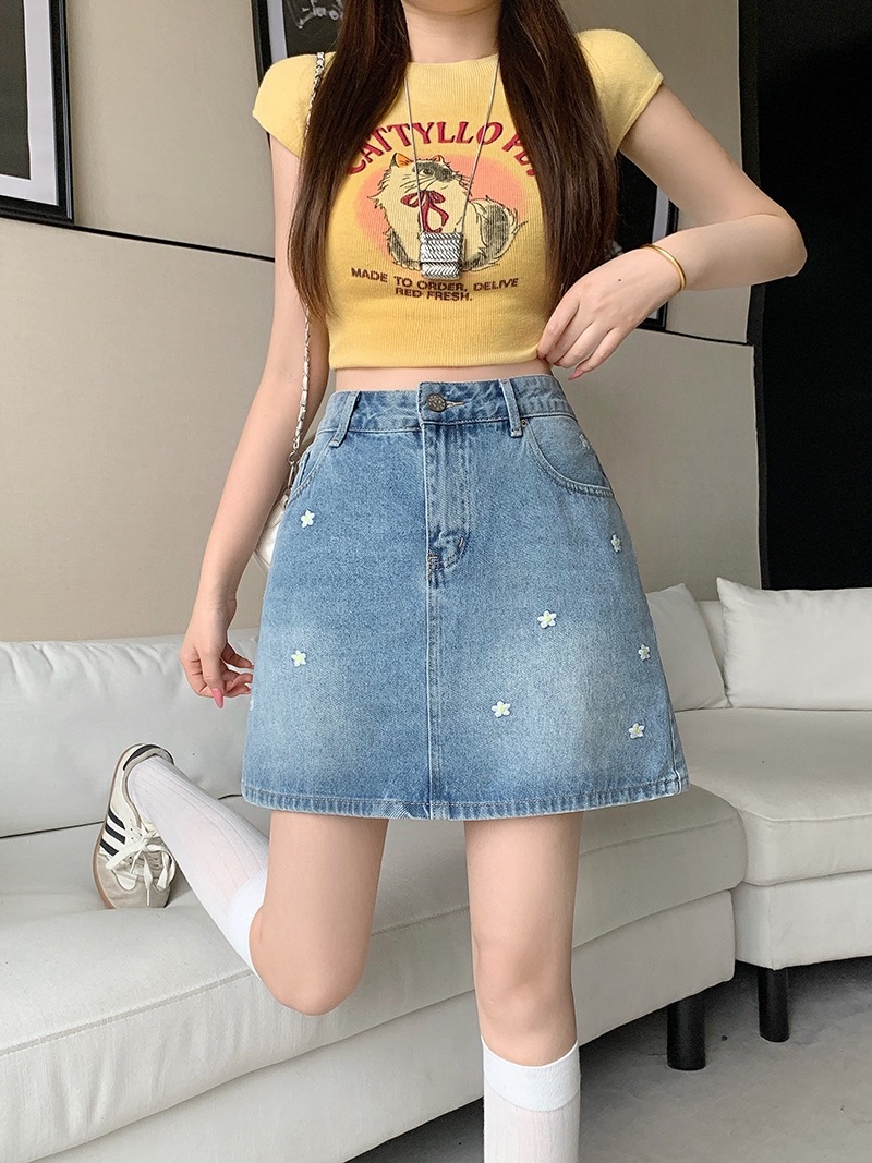 B351(30835) 韩版JEANS时尚小雏菊刺绣蓝短裙 