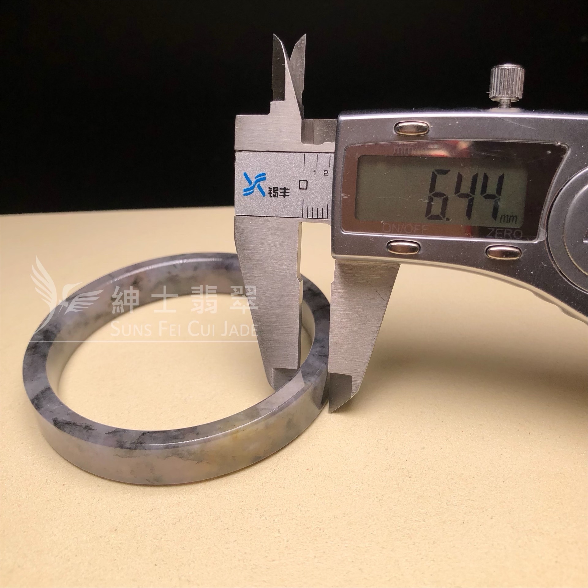 山水烏雞帶翡色方鐲57.9mm C06224