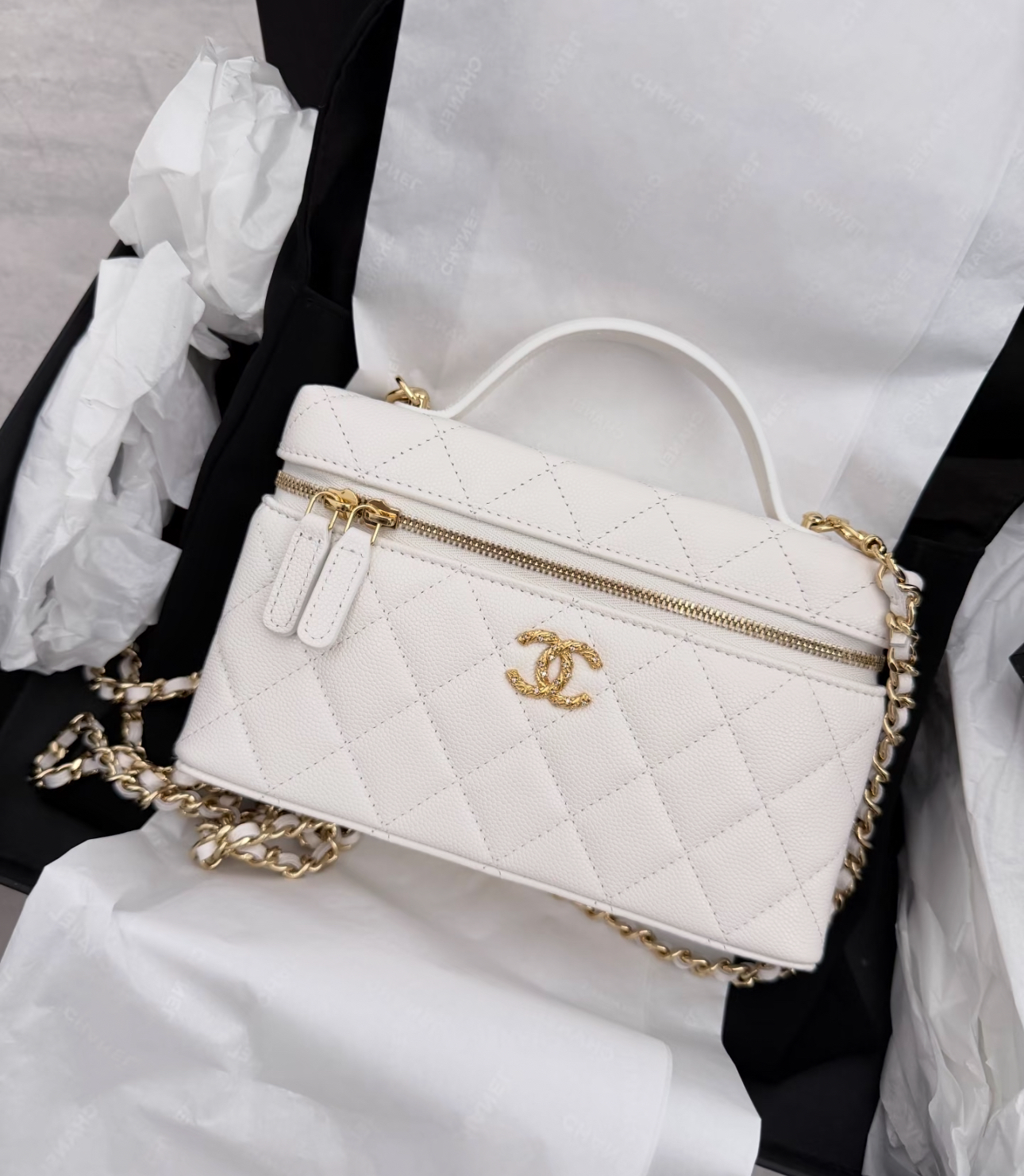 Chanel 26P 白色鑽扣 CC LP