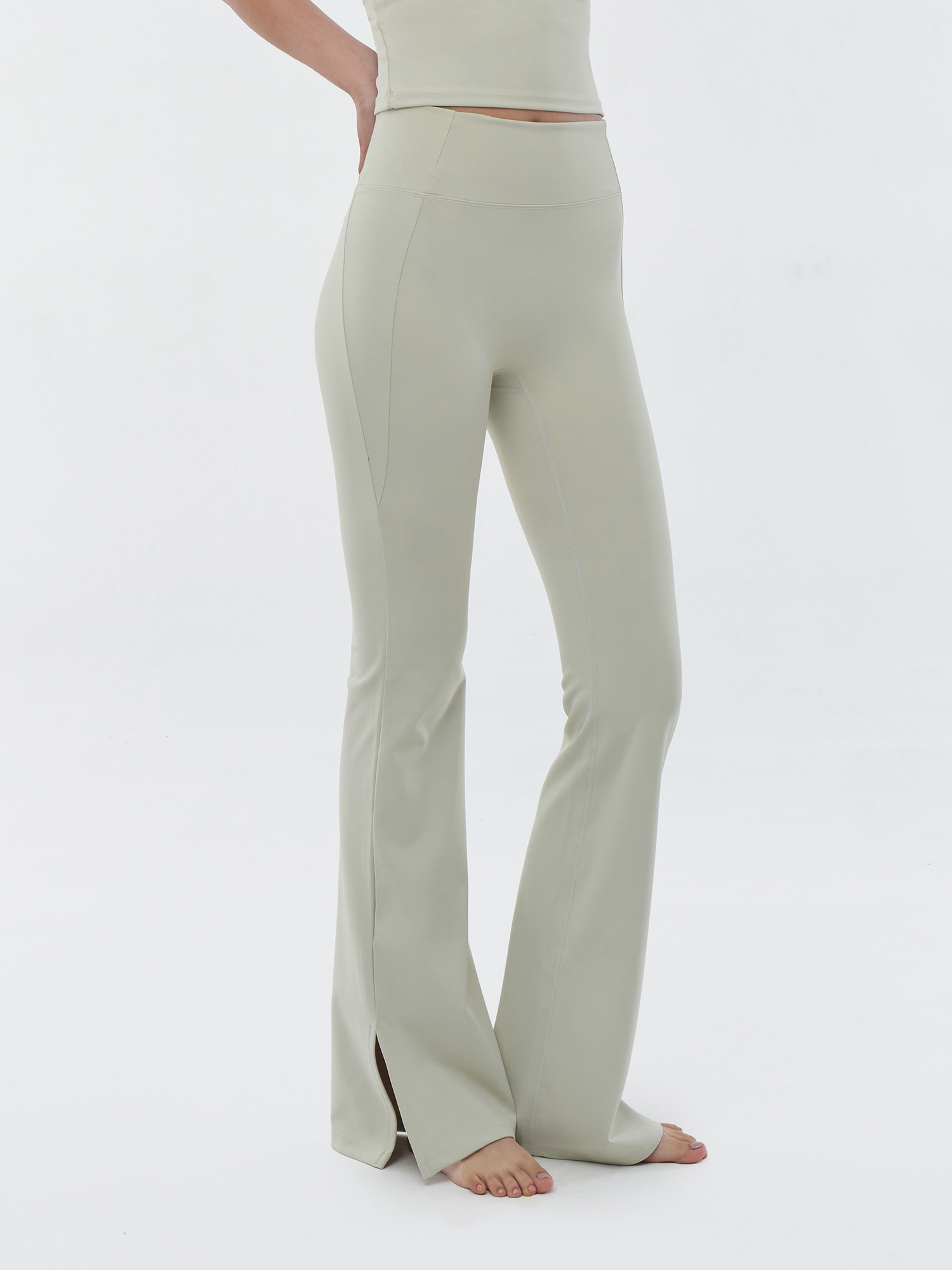 預購_Slit Bootcut Leggings  by Conch