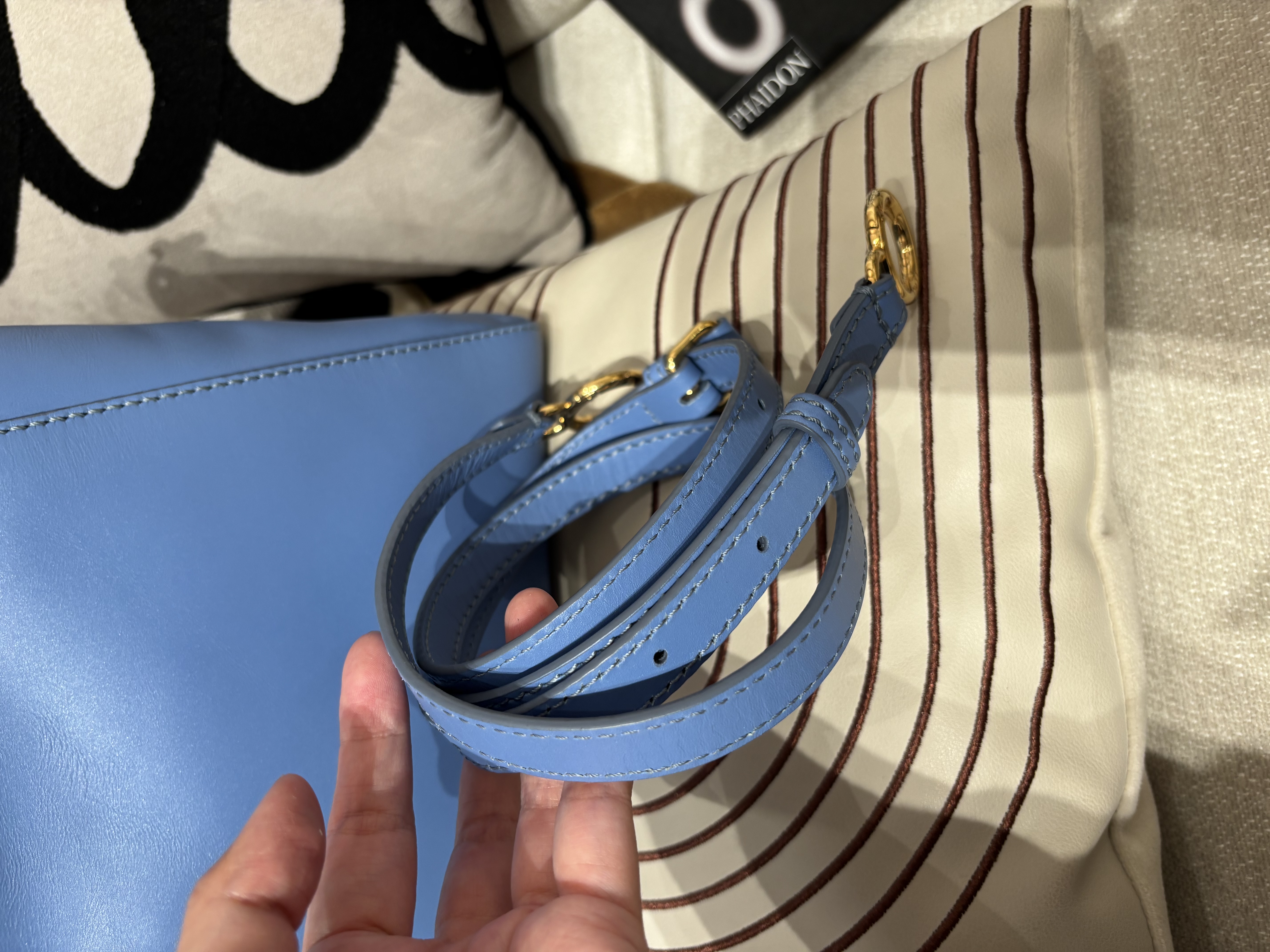 Fendi PEEKABOO REGULAR 100%Authentic , 98%new  ✅塵袋✅booklet tap 