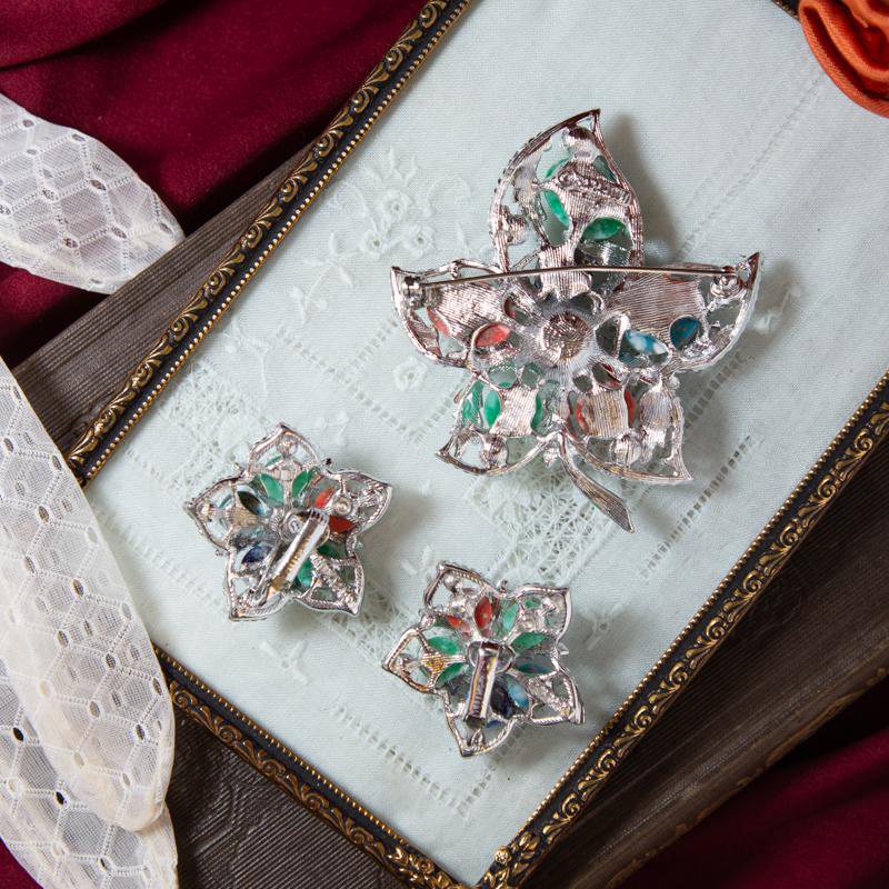 1967 "Fantasy" Sarah Coventry Jewelry Set - Brooch & Clip Earrings (MN339)