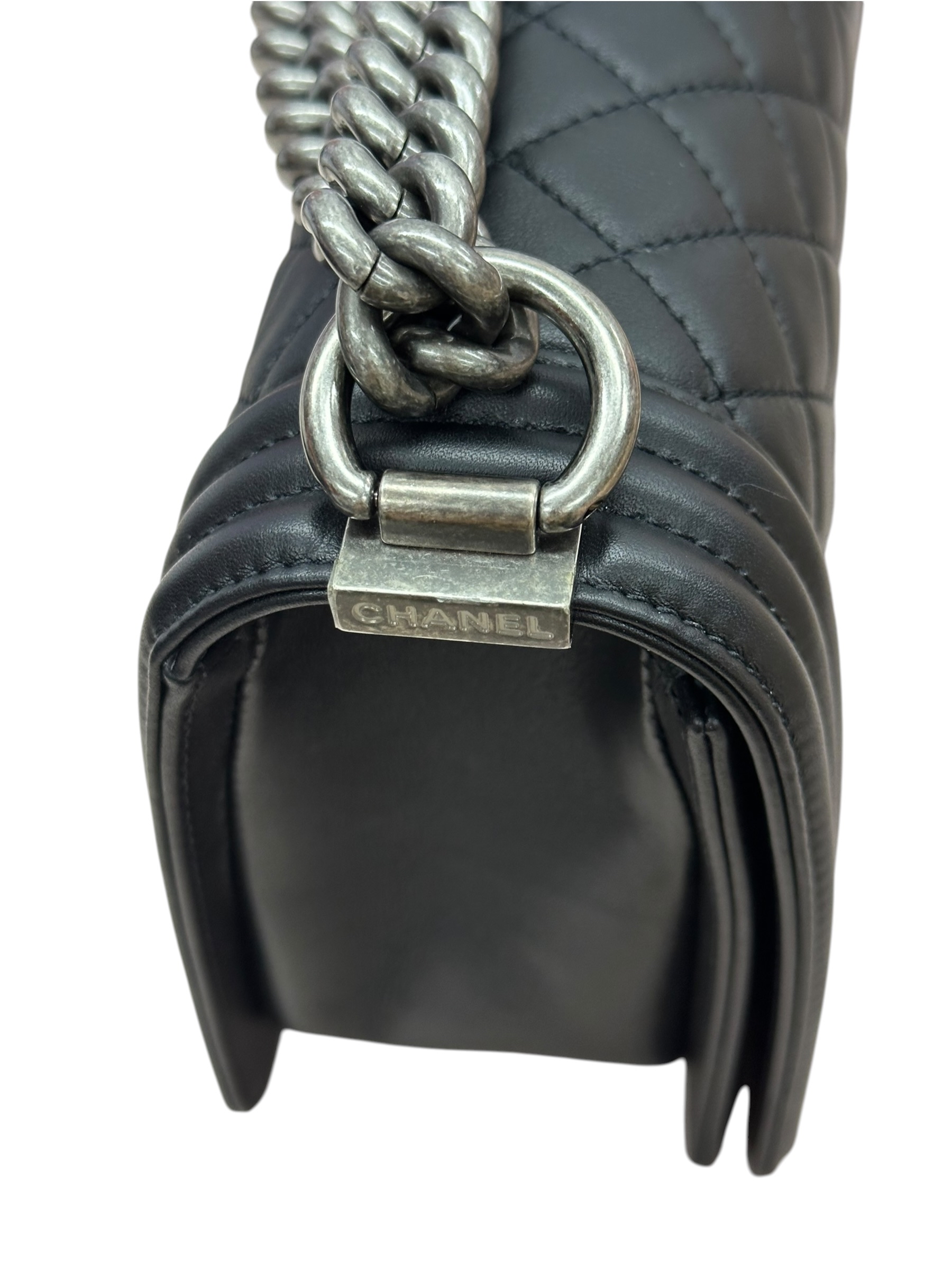 Pre-owned Chanel Boy 25 Flap Bag Calfskin / Product Code: 082107