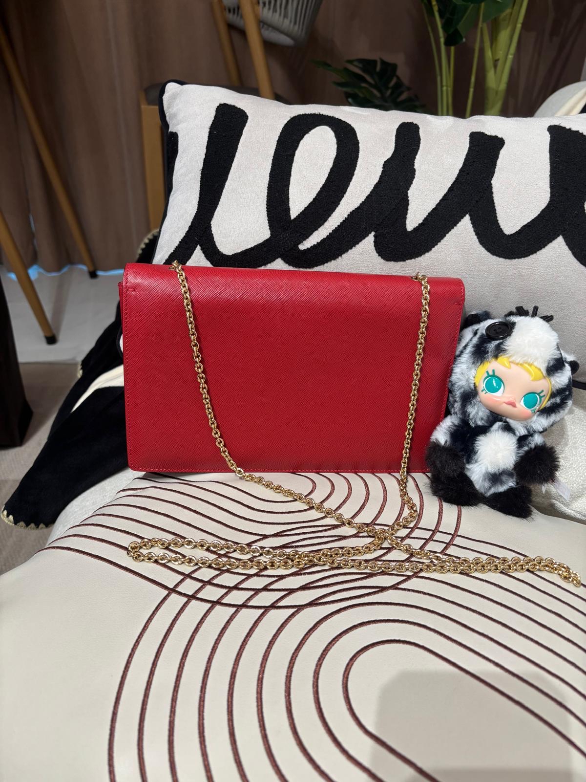 Salvatore Ferragamo Saffiano Leather Chain Shoulder Bag 紅色十字紋皮革 100%Authentic ,95%New