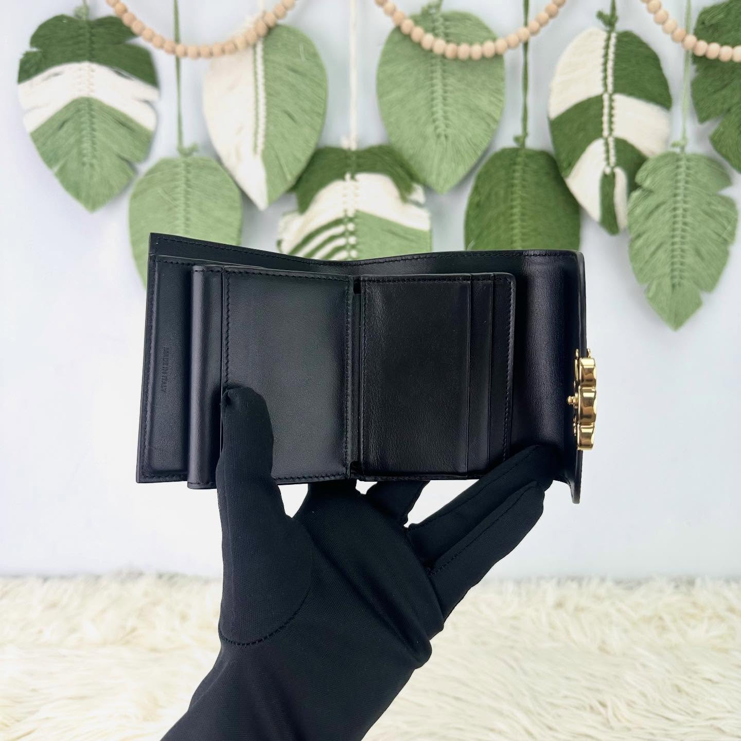 🤍PRE OWNED TRIOMPHE 黑金真皮三摺銀包 Small Size 全套有盒🖤