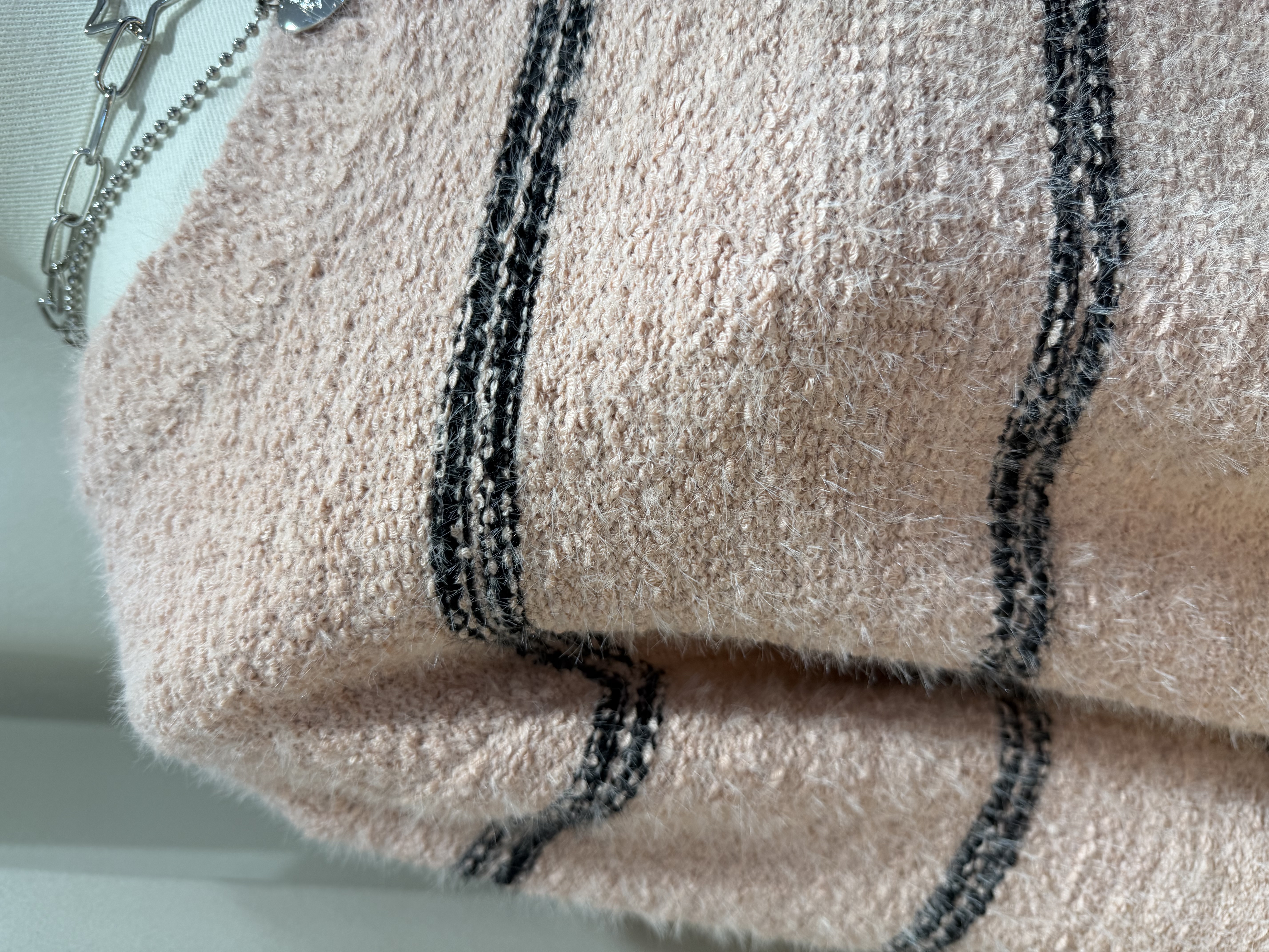 粉色條紋毛絨針織衫