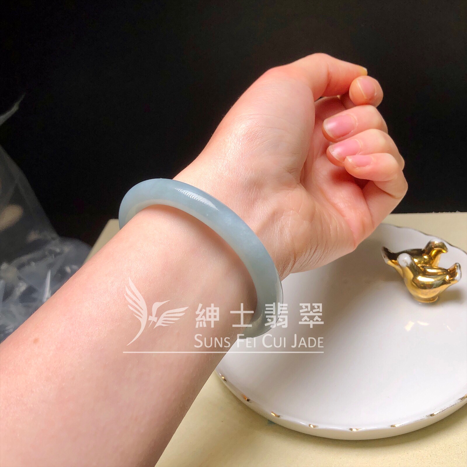 C06332 會卡白雲天圓鐲53.5mm