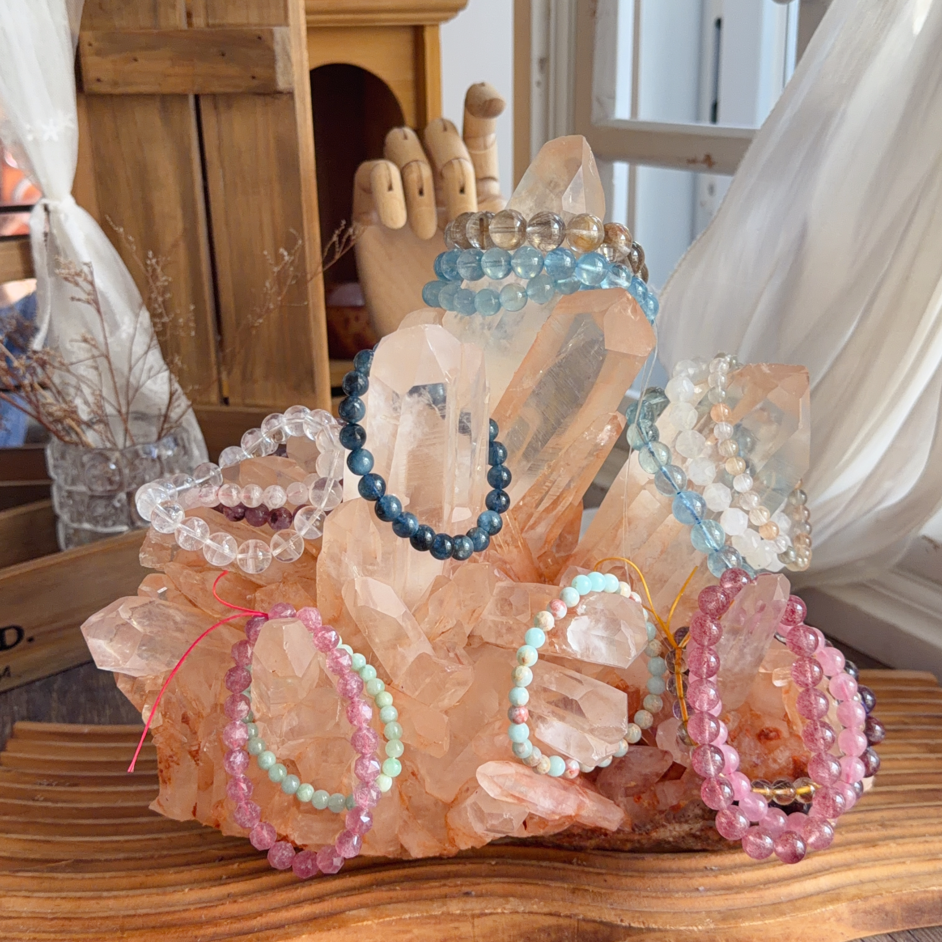 天然橙色皮白晶簇（包底座）