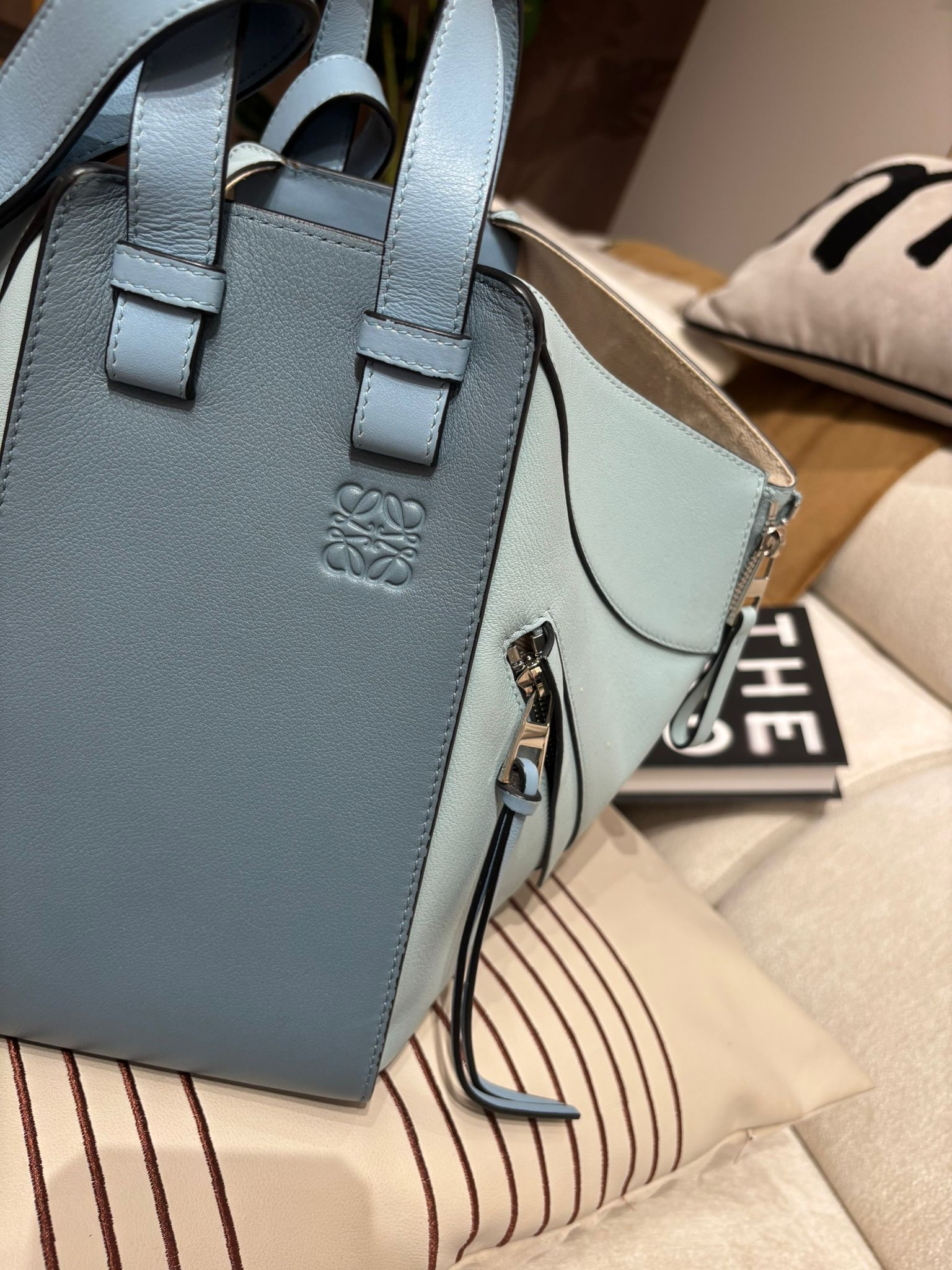 Loewe hammock medium 100%Authentic ,98%new✅dust bag 