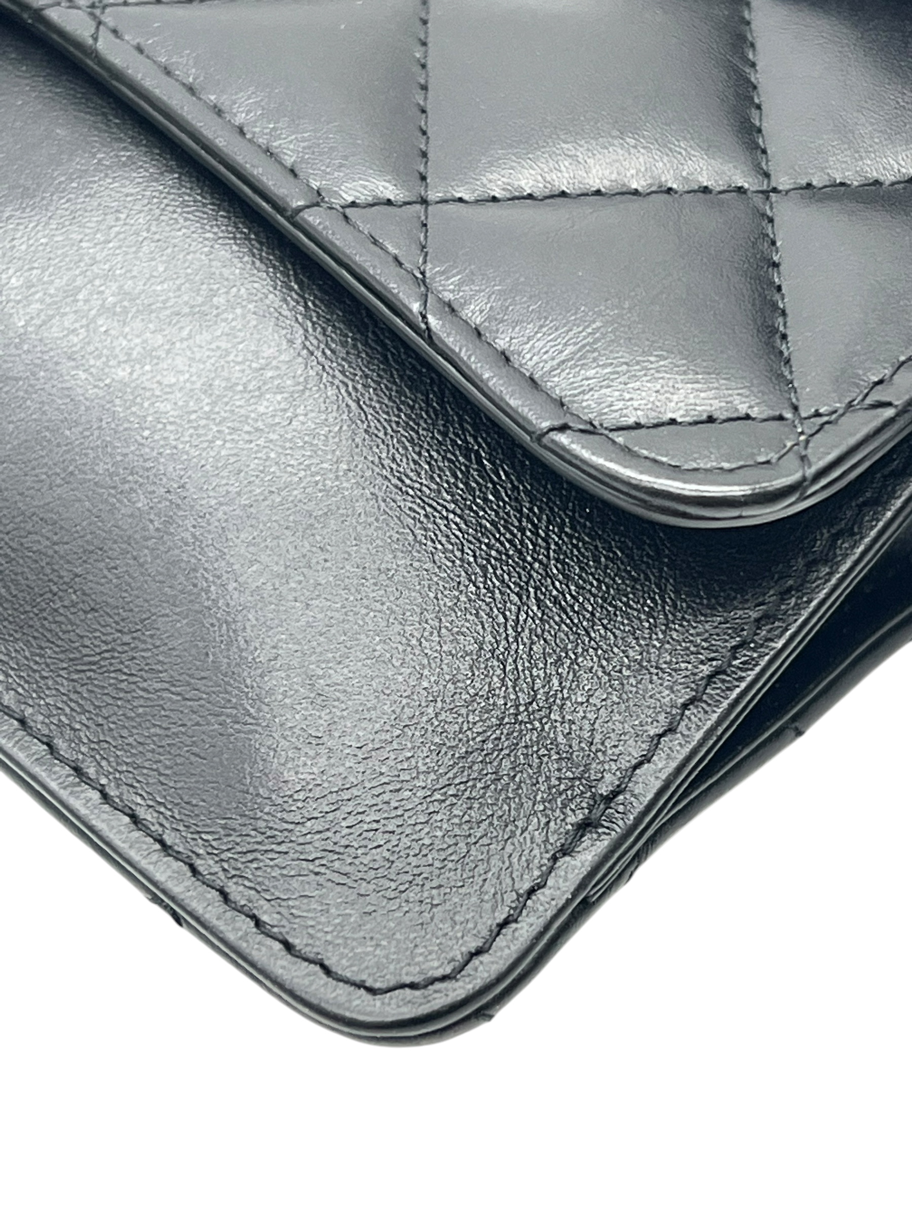 Pre-Owned CHANEL Aged Calfskin Quilted 2.55 Reissue Pouch With Chain Handle Black / Product Code: 26052803