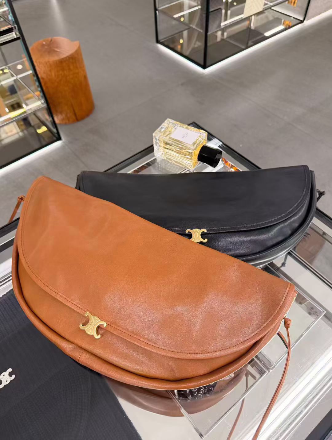 預購 💫💫💫Celine專櫃 HALFMOON SOFT TRIOMPHE 半月包 巴黎代購價