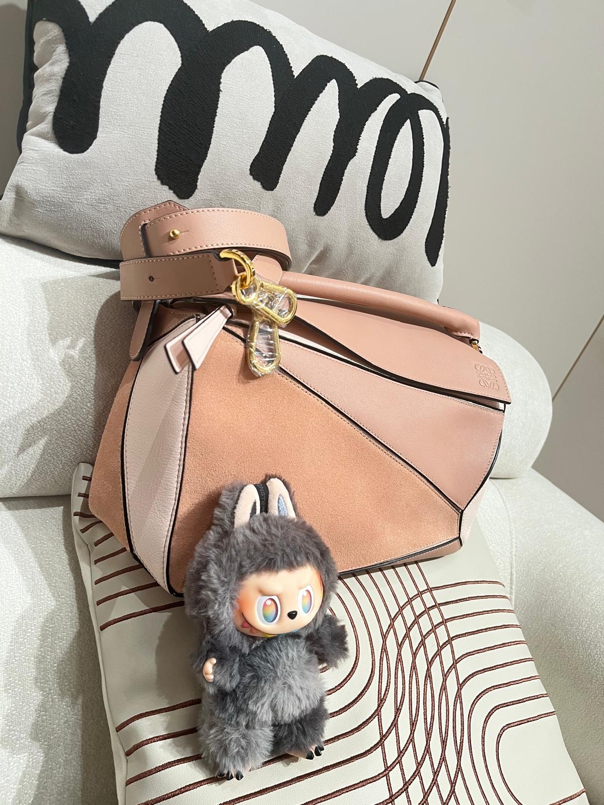 Loewe Puzzle medium calfskin,100%Authentic, 99%new ✅tap ✅booklet✅肩帶 ✅dust bag