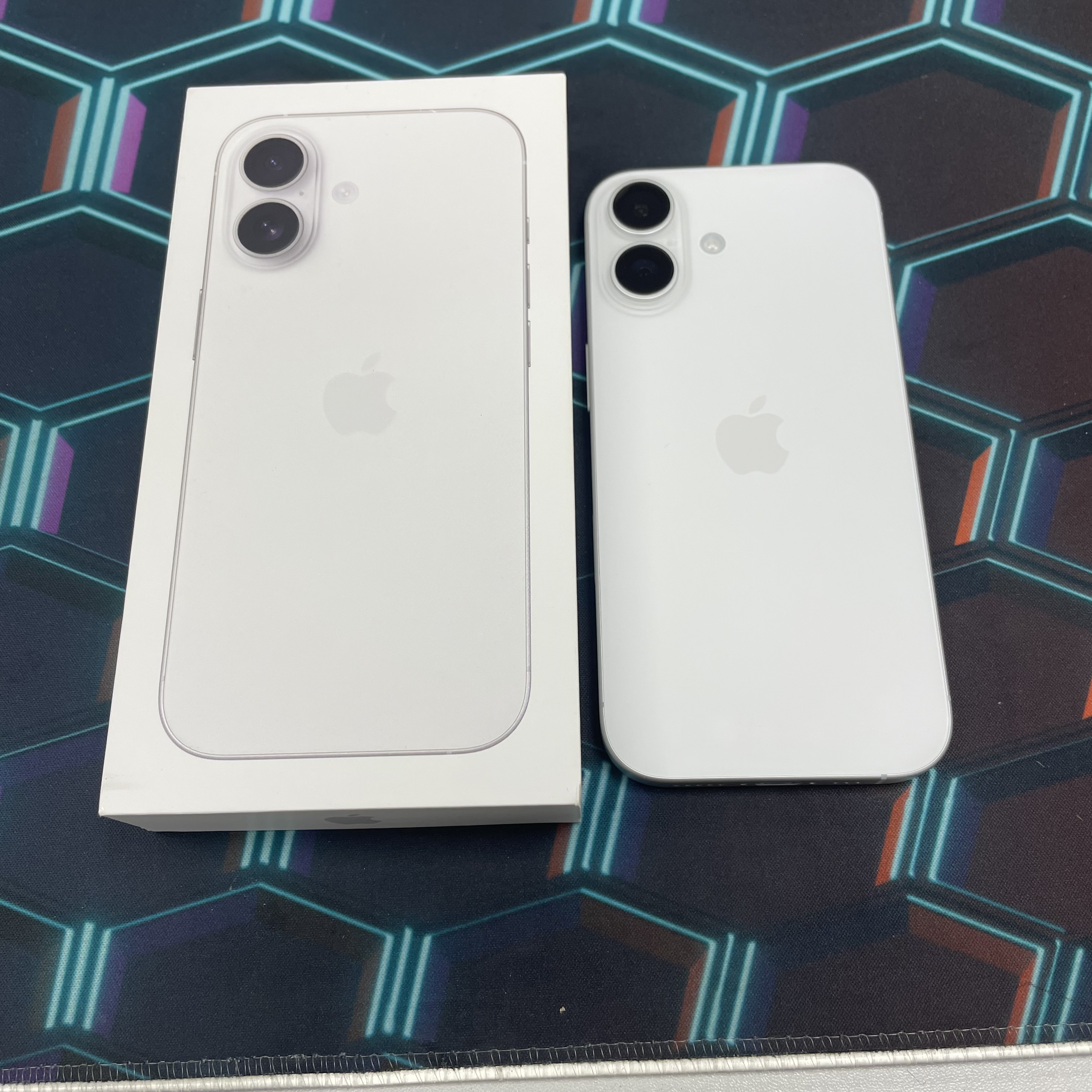 *6354 17 未使用品 256GB 電100 白色 white