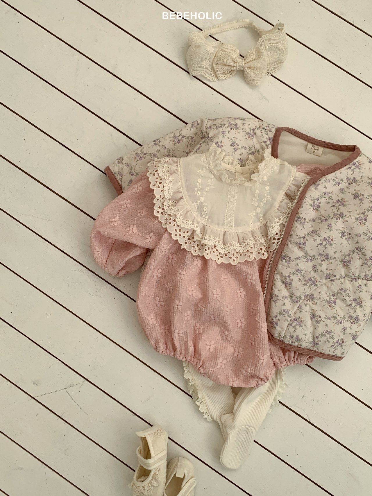 🌸預訂 韓國直送🌸🇰🇷BEBEHOLIC兩色花卉提花蕾絲領長袖包屁衣