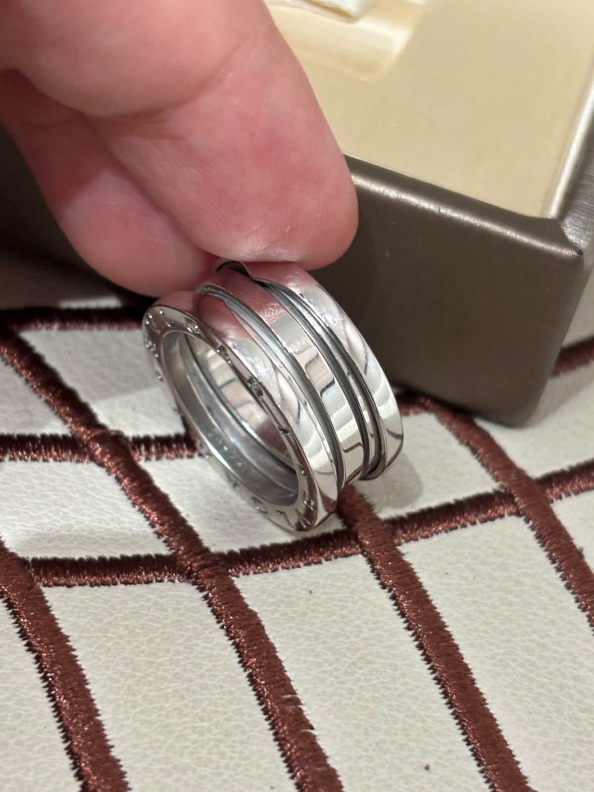 Bvlgari B Zero Ring 750 18K 白金戒指 Size: 50 100%Authentic,98%New ✅2021年證書✅Box