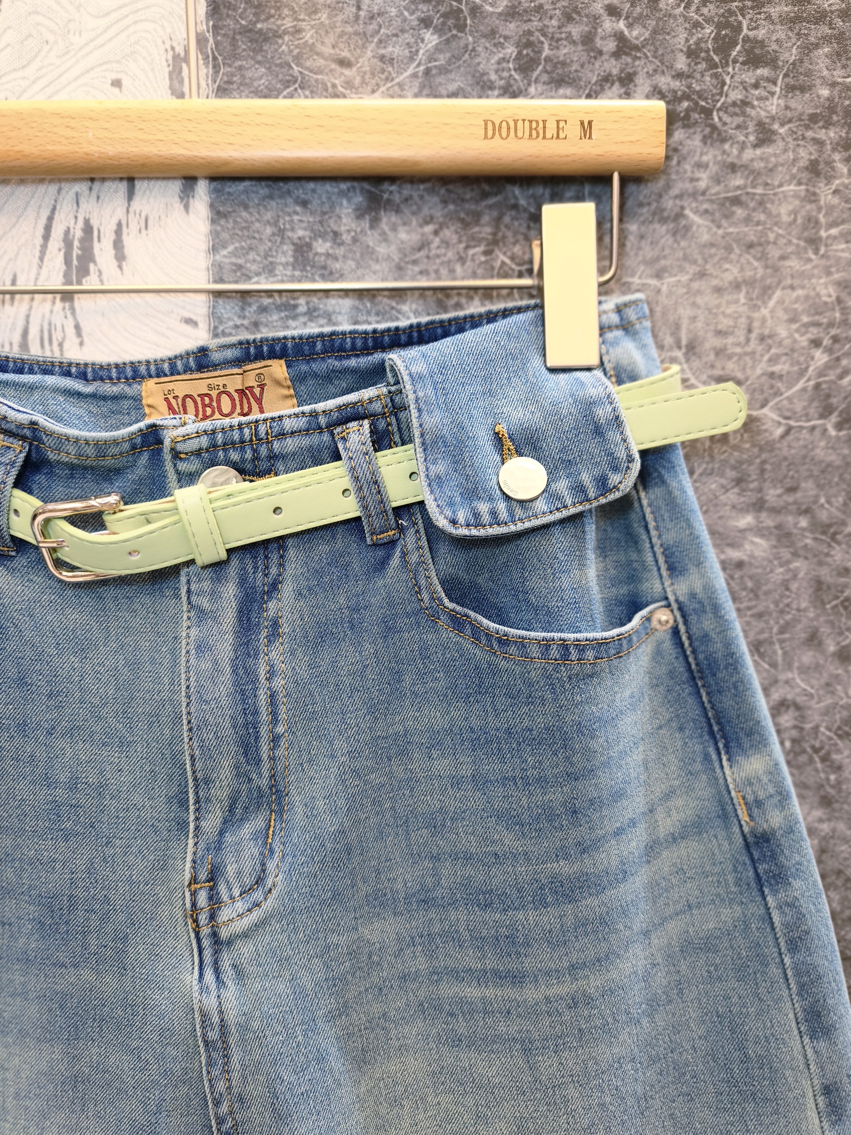 闊筒做舊色牛仔褲