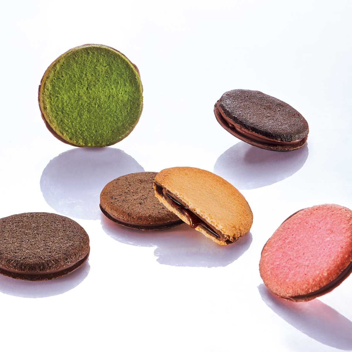 [訂購] 多啦A夢Dalloyau 朱古力夾心餅乾 （送限定掛飾)