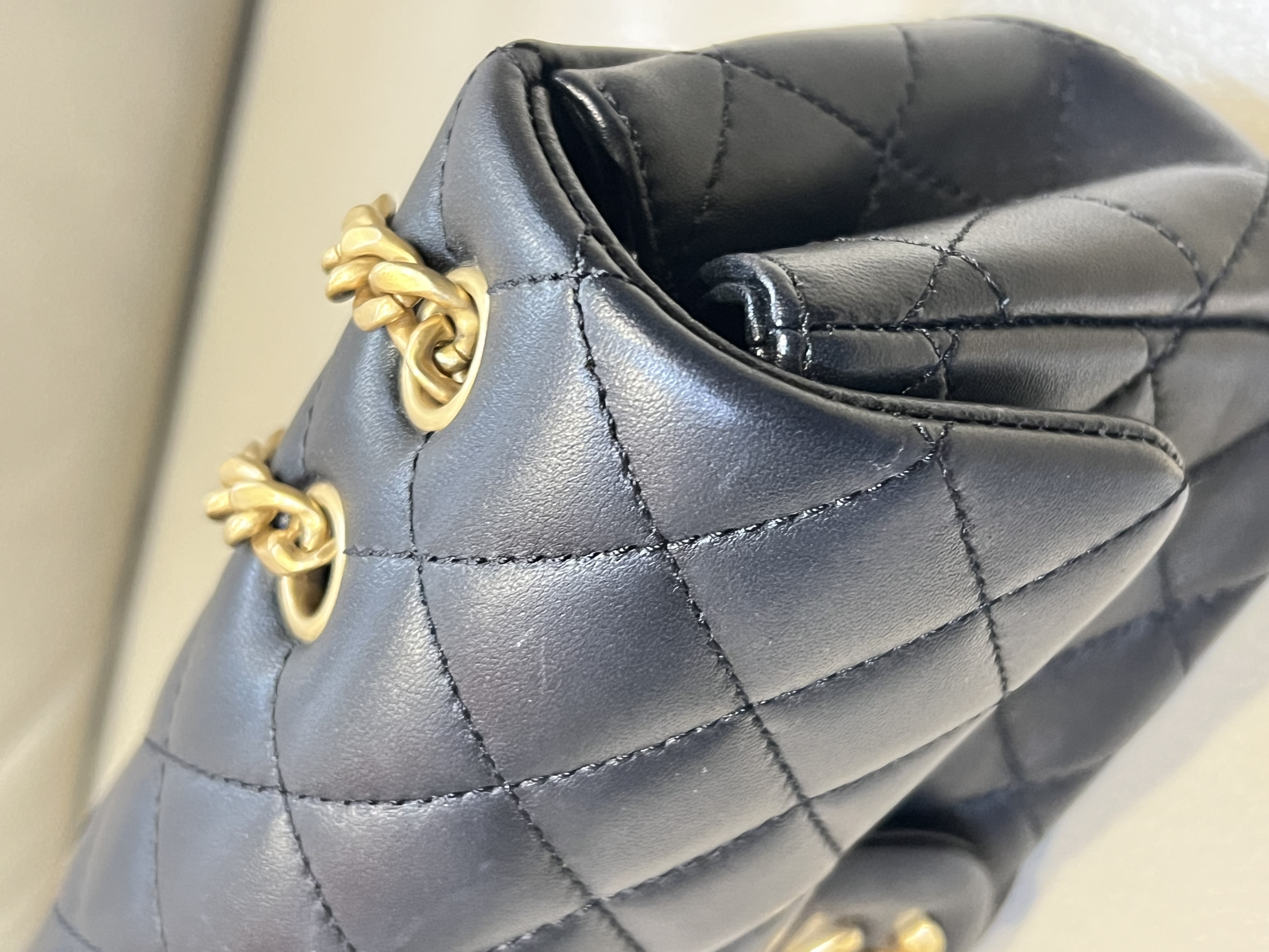 Pre-Owned CHANEL Small Flap Bag / Product Code: 26040521