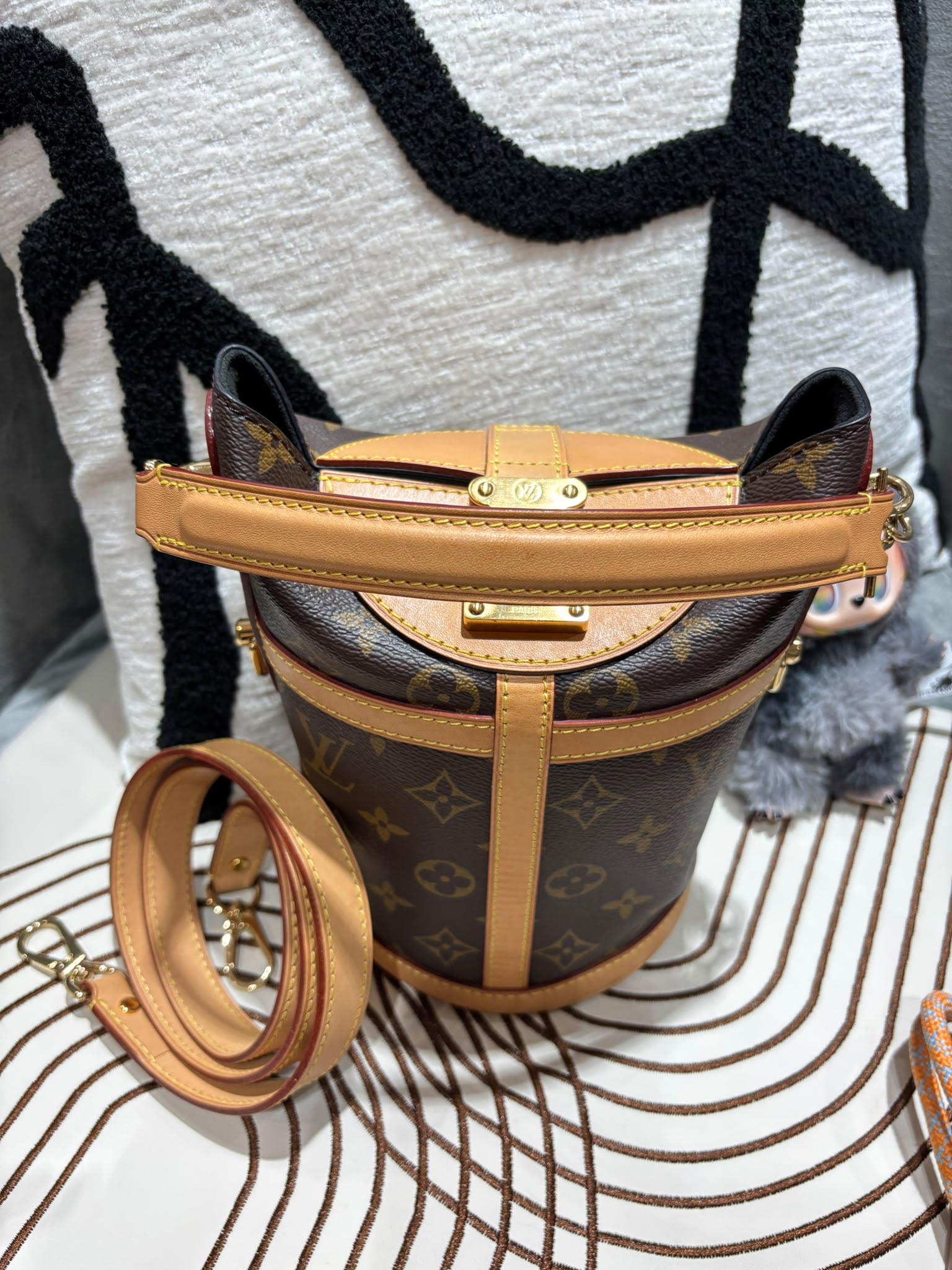 Lv Duffle bag 薯條包 bucket bag M43587 100%Authentic,95%new✅dust bag