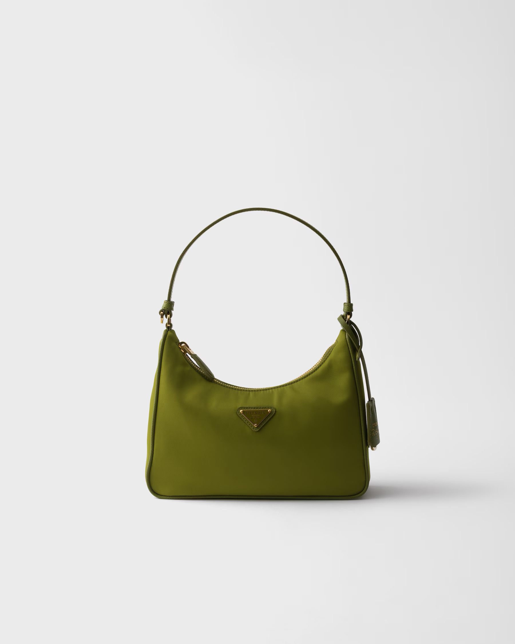 限時優惠✨訂貨🍒Prada Re-Edition 2005 Mini Bag Size 18x22x6.5cm(皮質肩帶) Color : Ivy Green